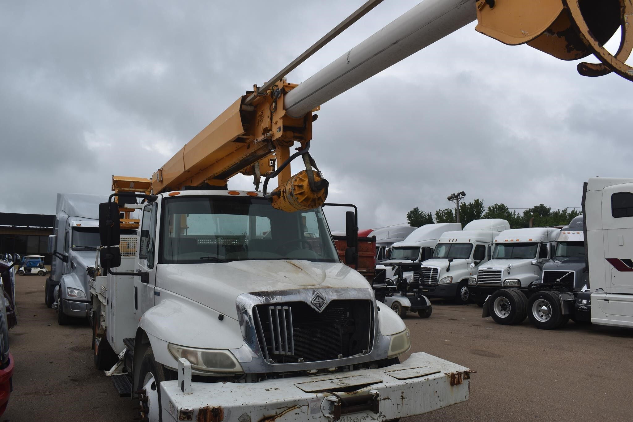 2009 Altec DM47TR Crane