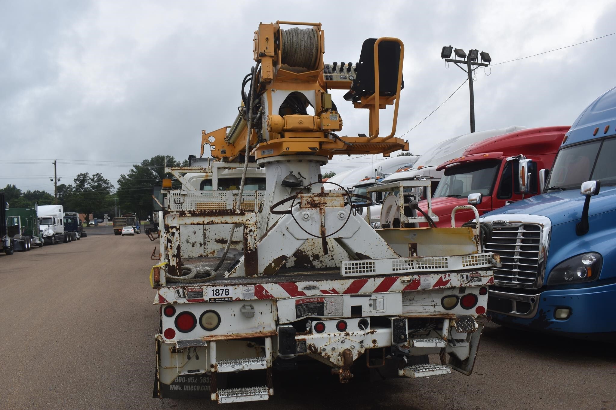 2009 Altec DM47TR Crane