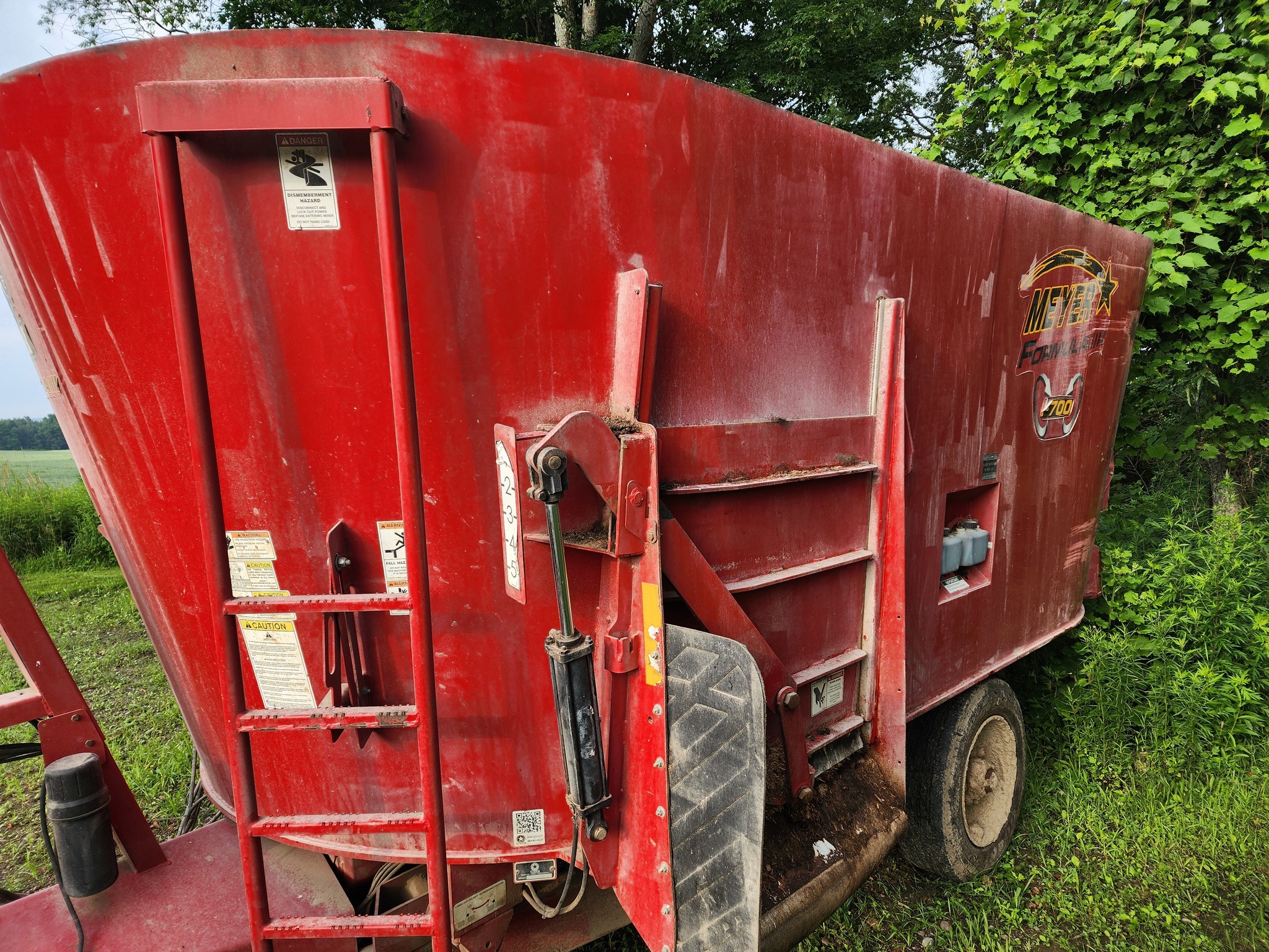 2018 Meyer F700 Feed Wagon