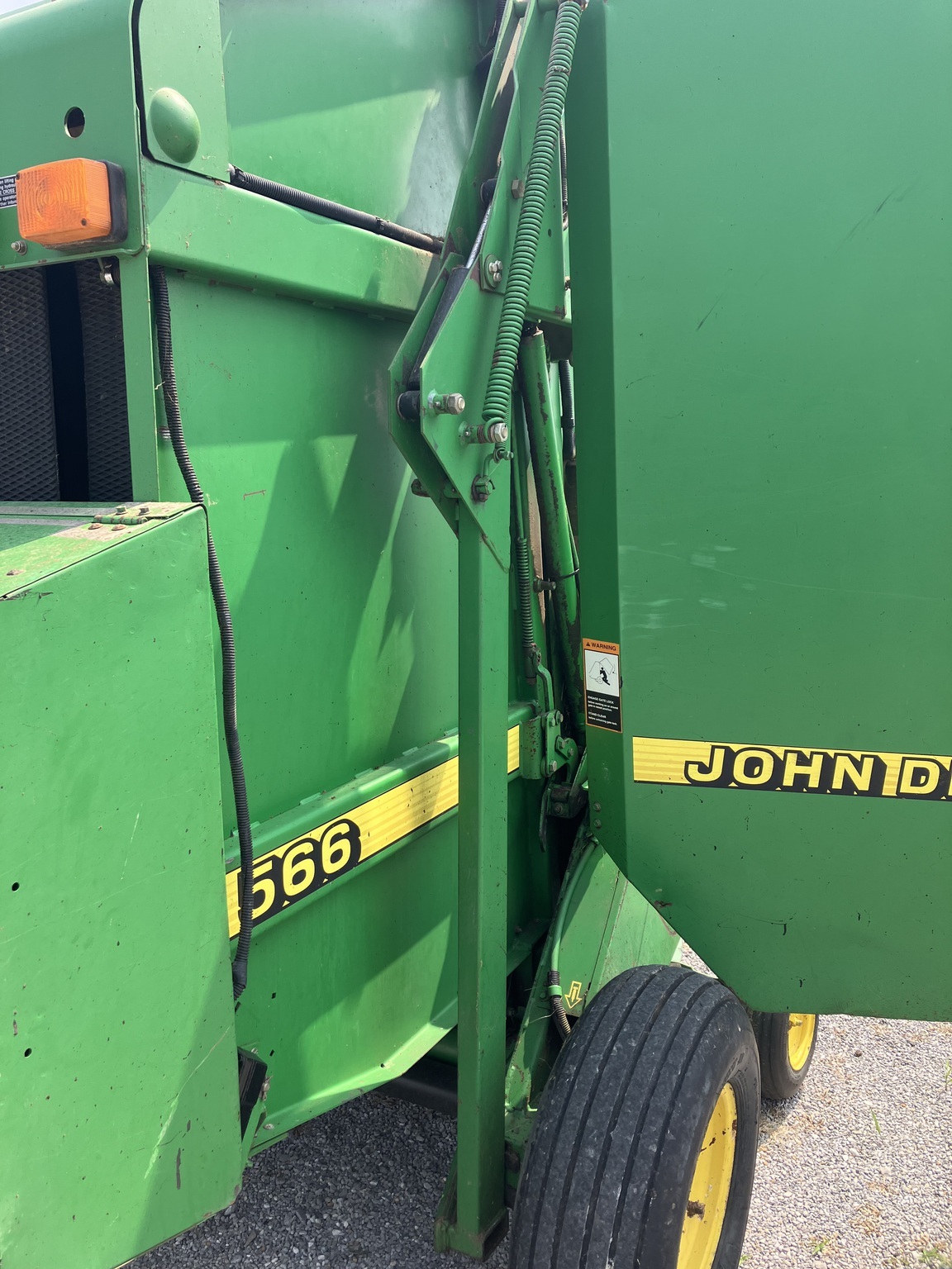 1997 John Deere 566 Round Baler