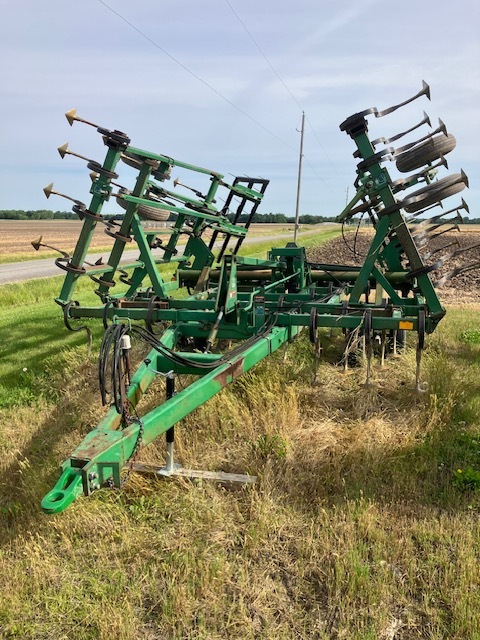1993 John Deere 980 Field Cultivator