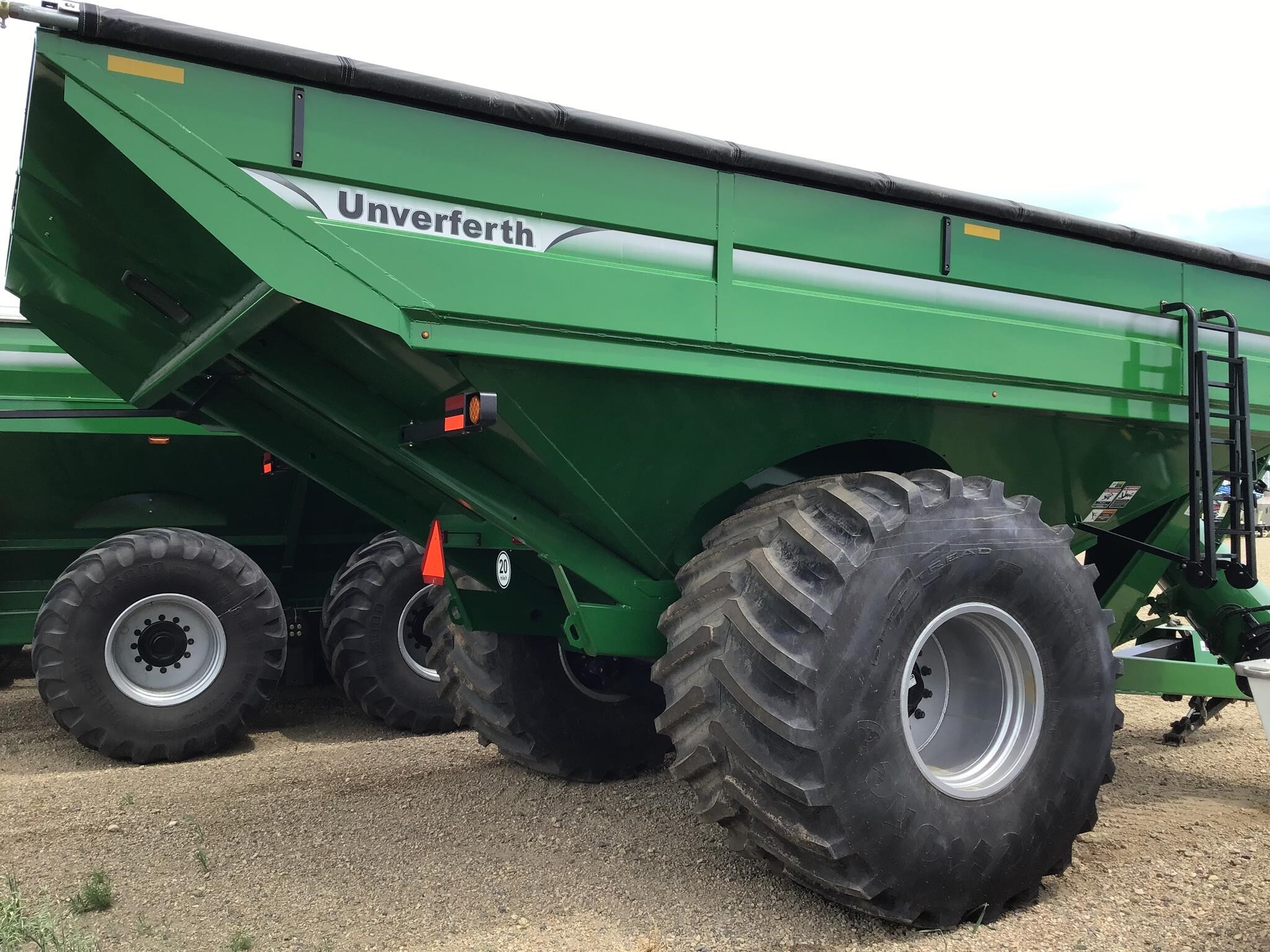 2024 Unverferth 1319 Grain Cart