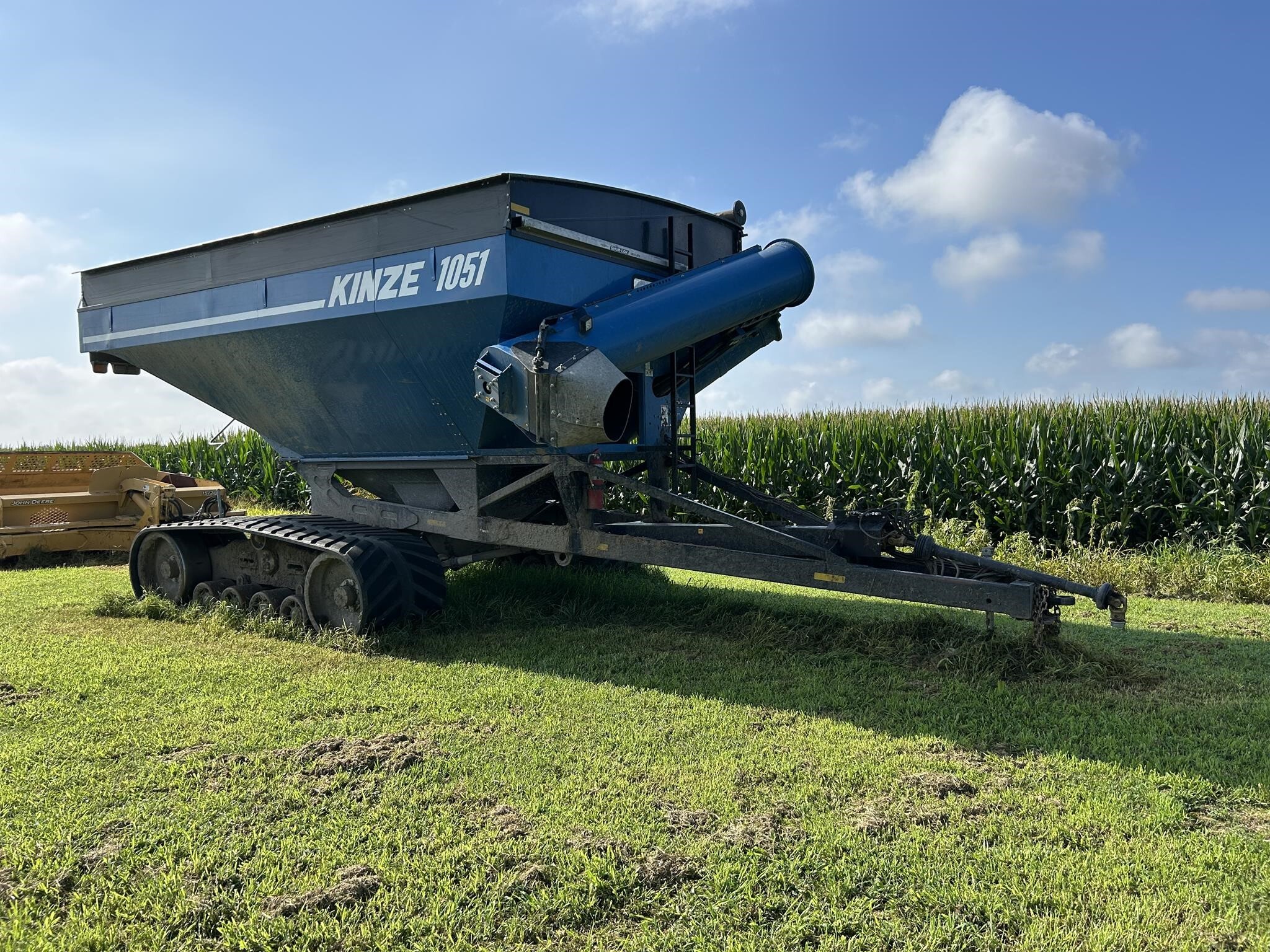 2021 Kinze 1051 Grain Cart