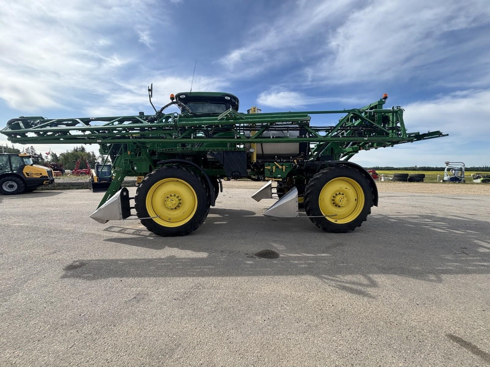 2016 John Deere R4038 Self-Propelled Sprayer