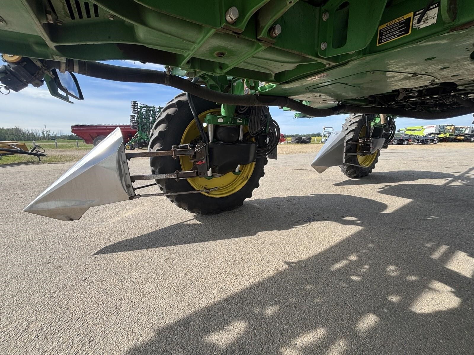 2016 John Deere R4038 Self-Propelled Sprayer