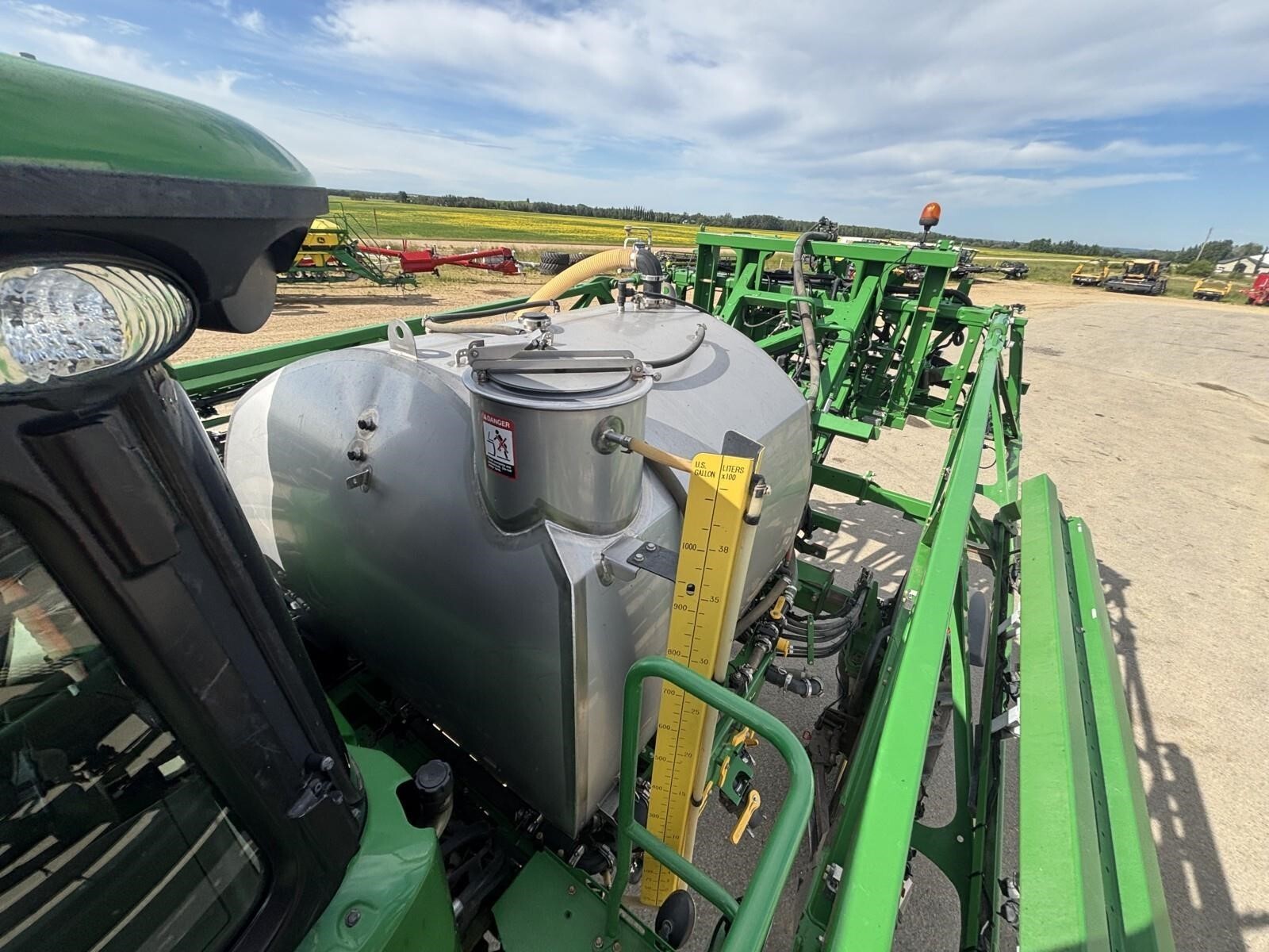 2016 John Deere R4038 Self-Propelled Sprayer