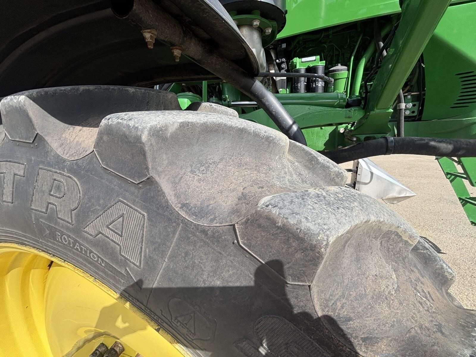 2016 John Deere R4038 Self-Propelled Sprayer