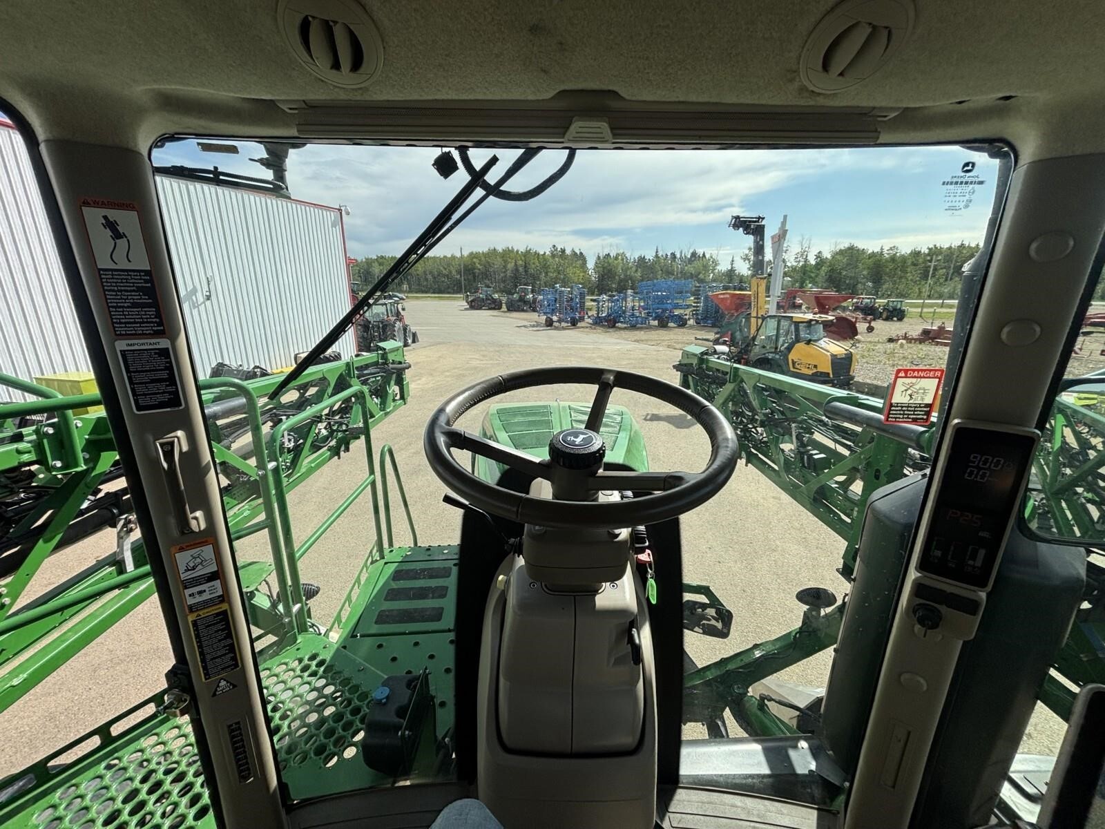 2016 John Deere R4038 Self-Propelled Sprayer