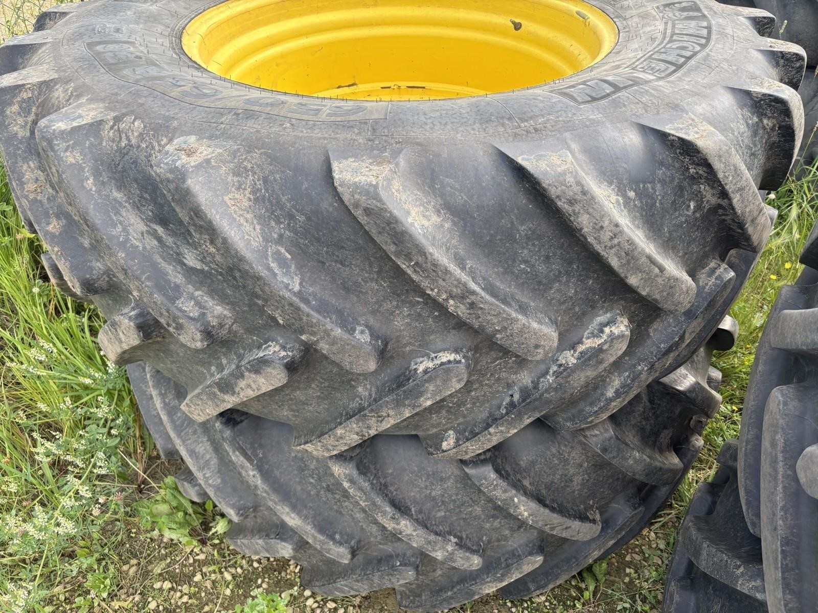 2016 John Deere R4038 Self-Propelled Sprayer