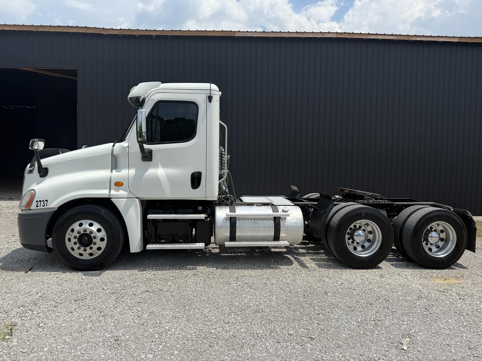 2015 Freightliner Cascadia 125 Semi Trucks/Trailer