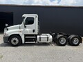 2015 Freightliner Cascadia 125 Semi Trucks/Trailer