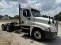 2015 Freightliner Cascadia 125 Semi Trucks/Trailer