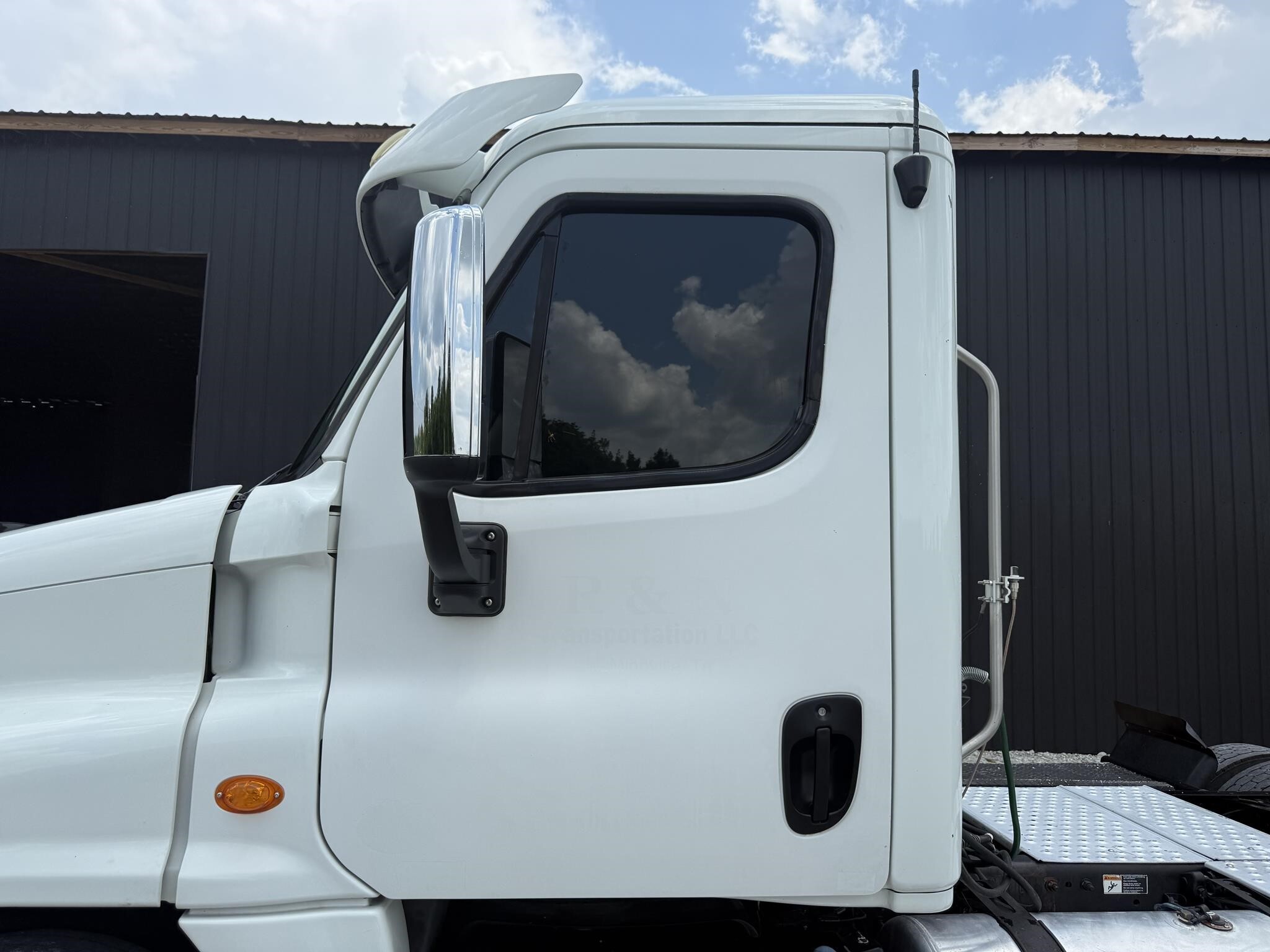 2015 Freightliner Cascadia 125 Semi Trucks/Trailer