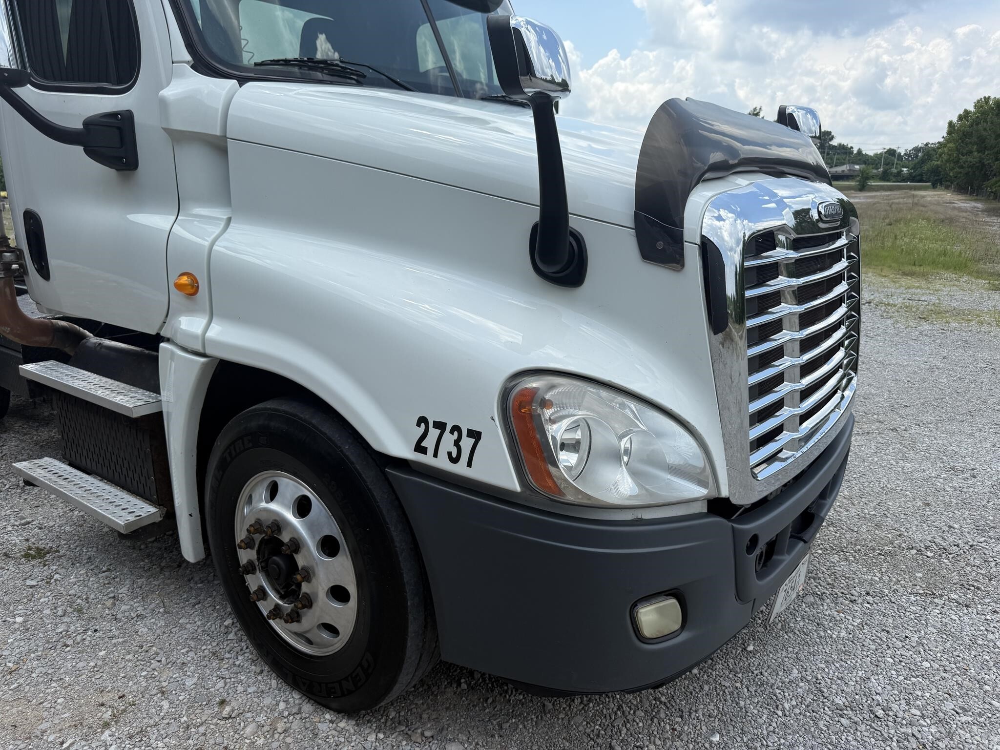 2015 Freightliner Cascadia 125 Semi Trucks/Trailer