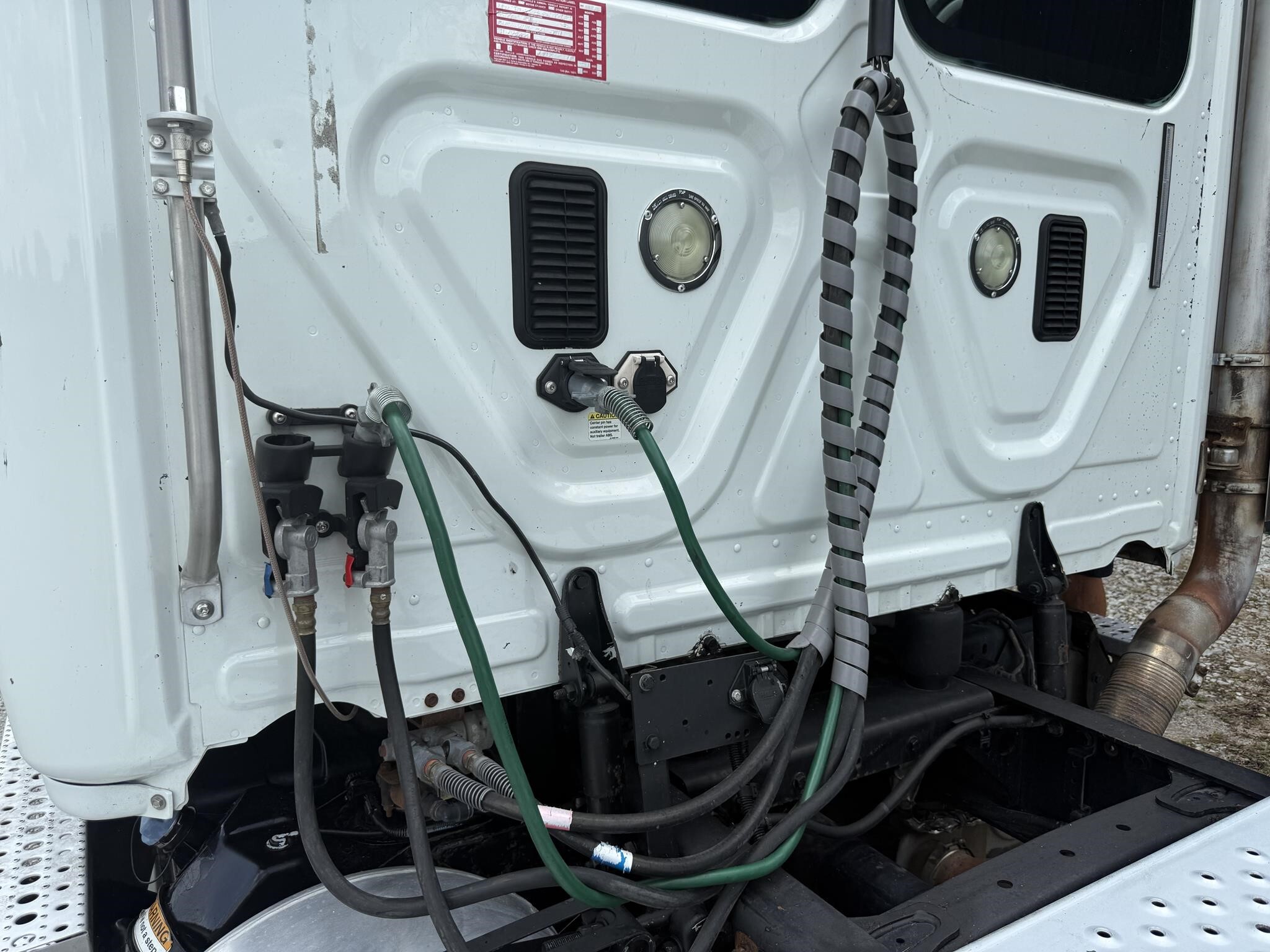 2015 Freightliner Cascadia 125 Semi Trucks/Trailer