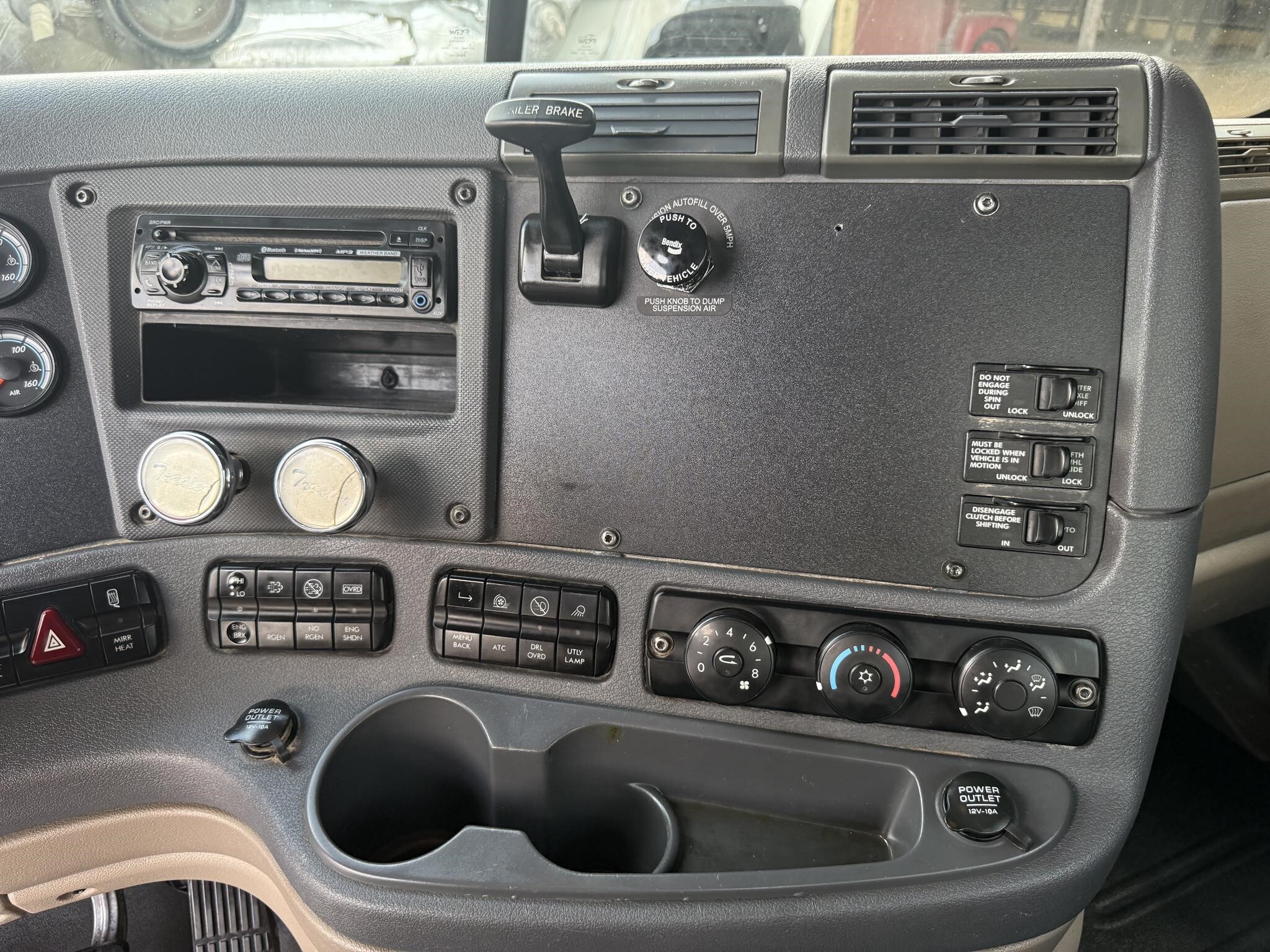 2015 Freightliner Cascadia 125 Semi Trucks/Trailer