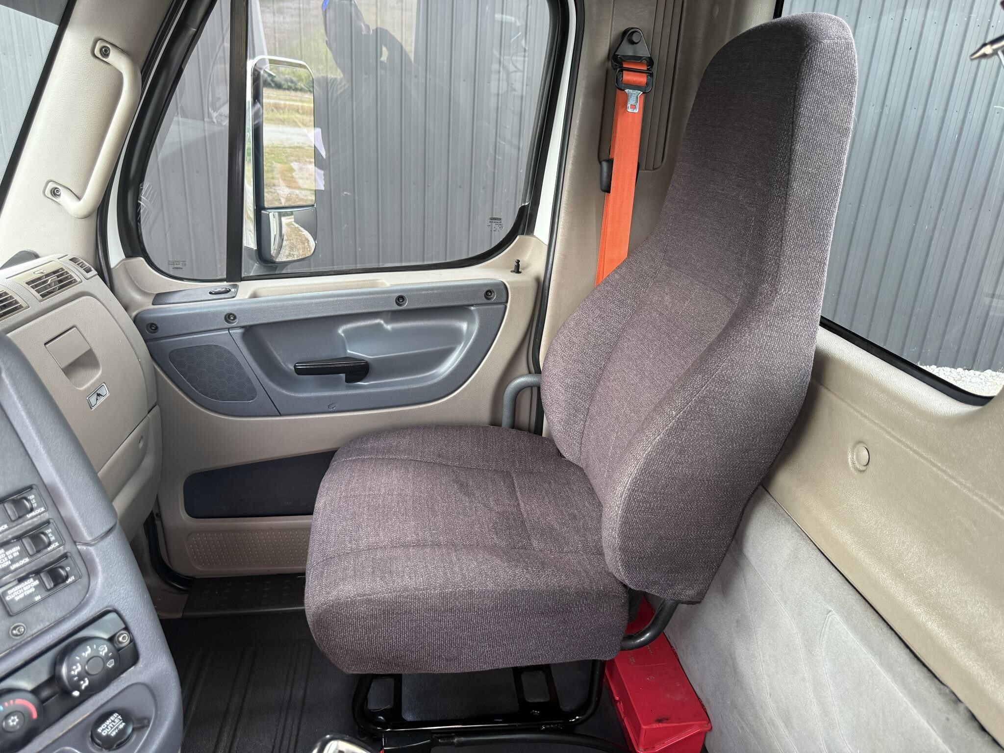 2015 Freightliner Cascadia 125 Semi Trucks/Trailer