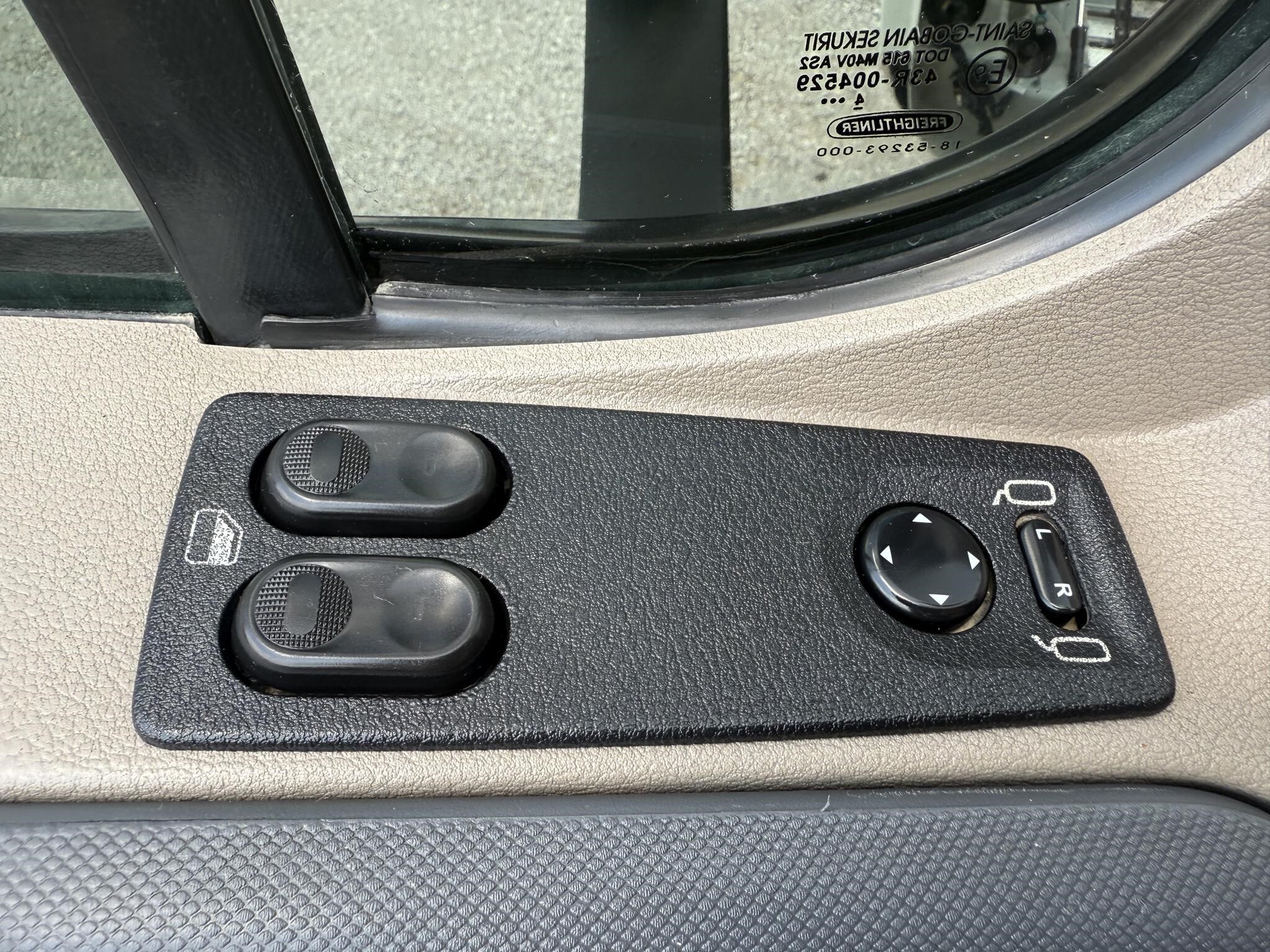 2015 Freightliner Cascadia 125 Semi Trucks/Trailer