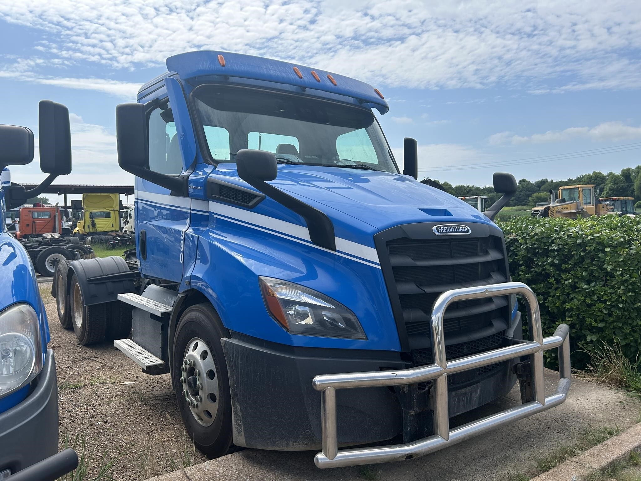 2020 Freightliner CASCADIA 116 Semi Trucks/Trailer