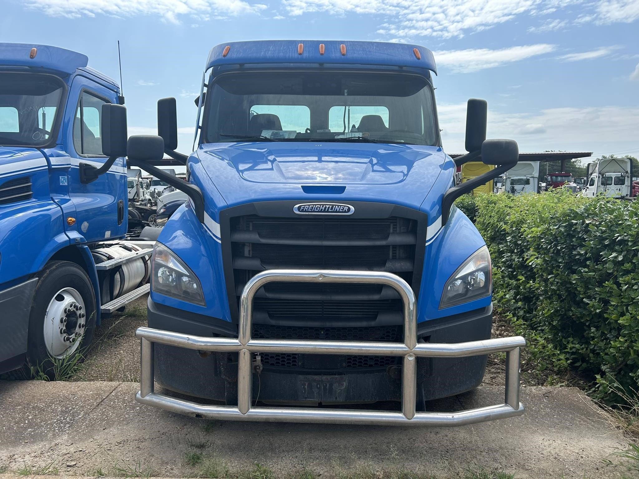 2020 Freightliner CASCADIA 116 Semi Trucks/Trailer