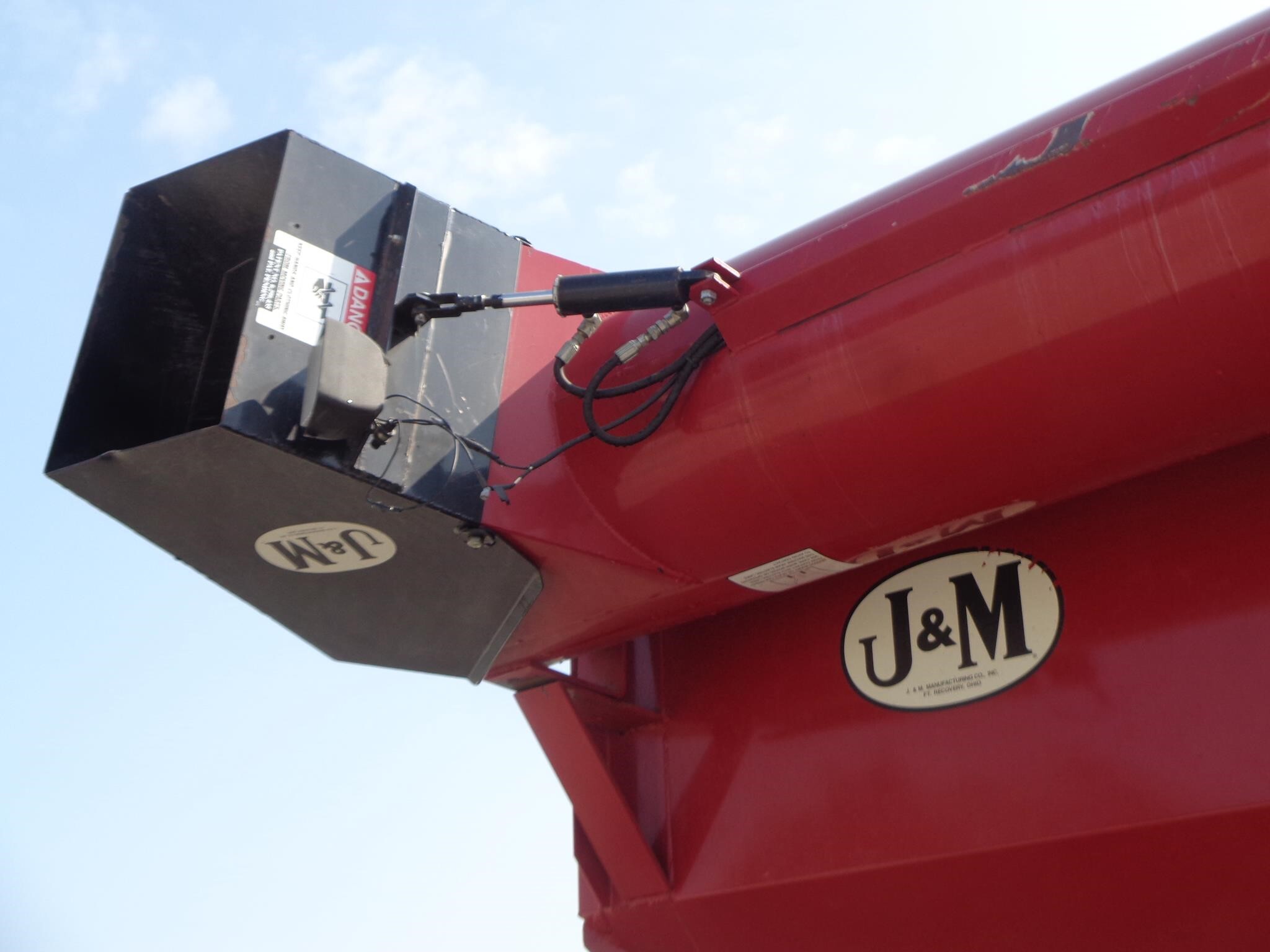  J&M 750-18 Grain Cart
