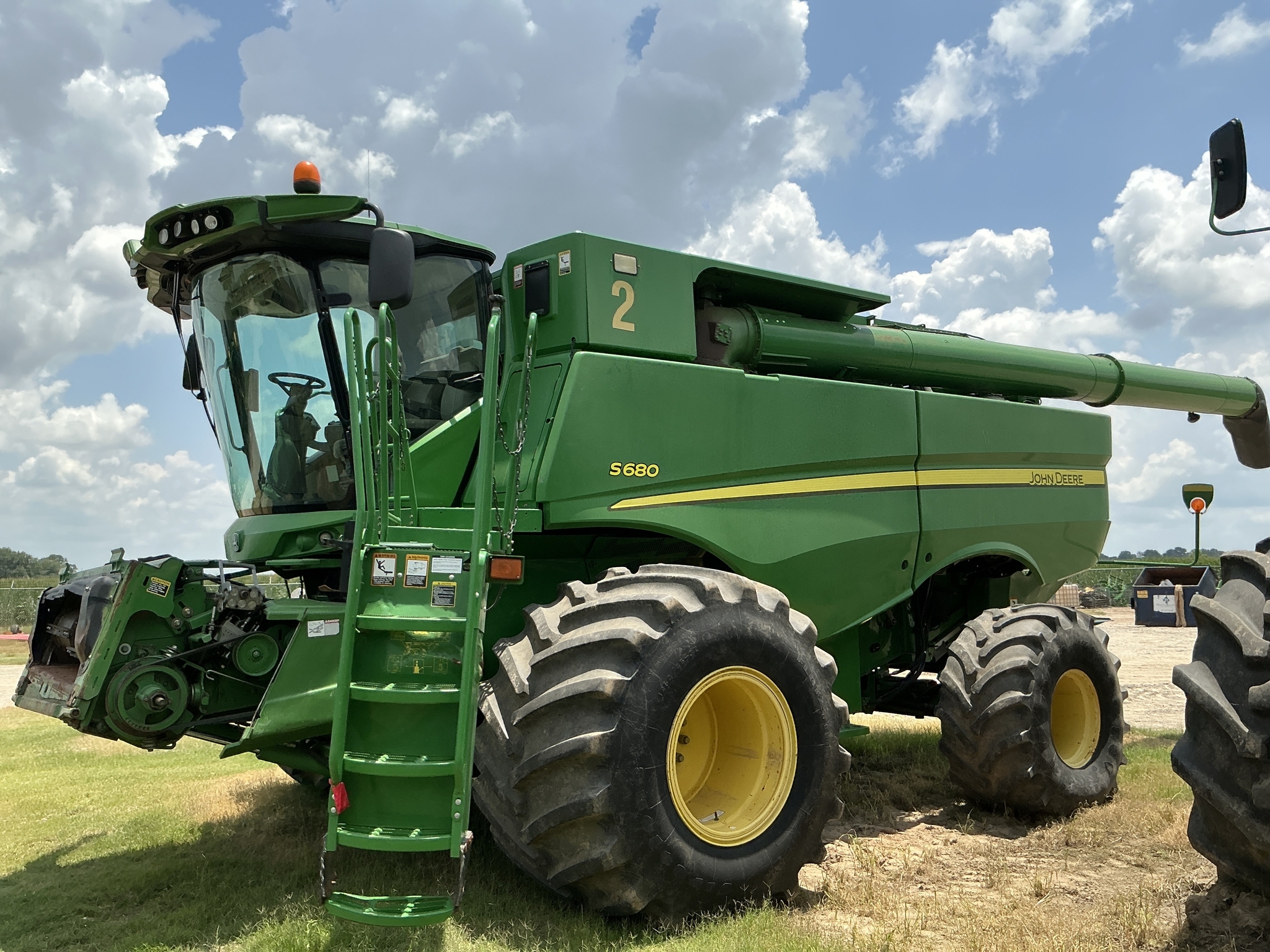 2012 John Deere S680 Combine
