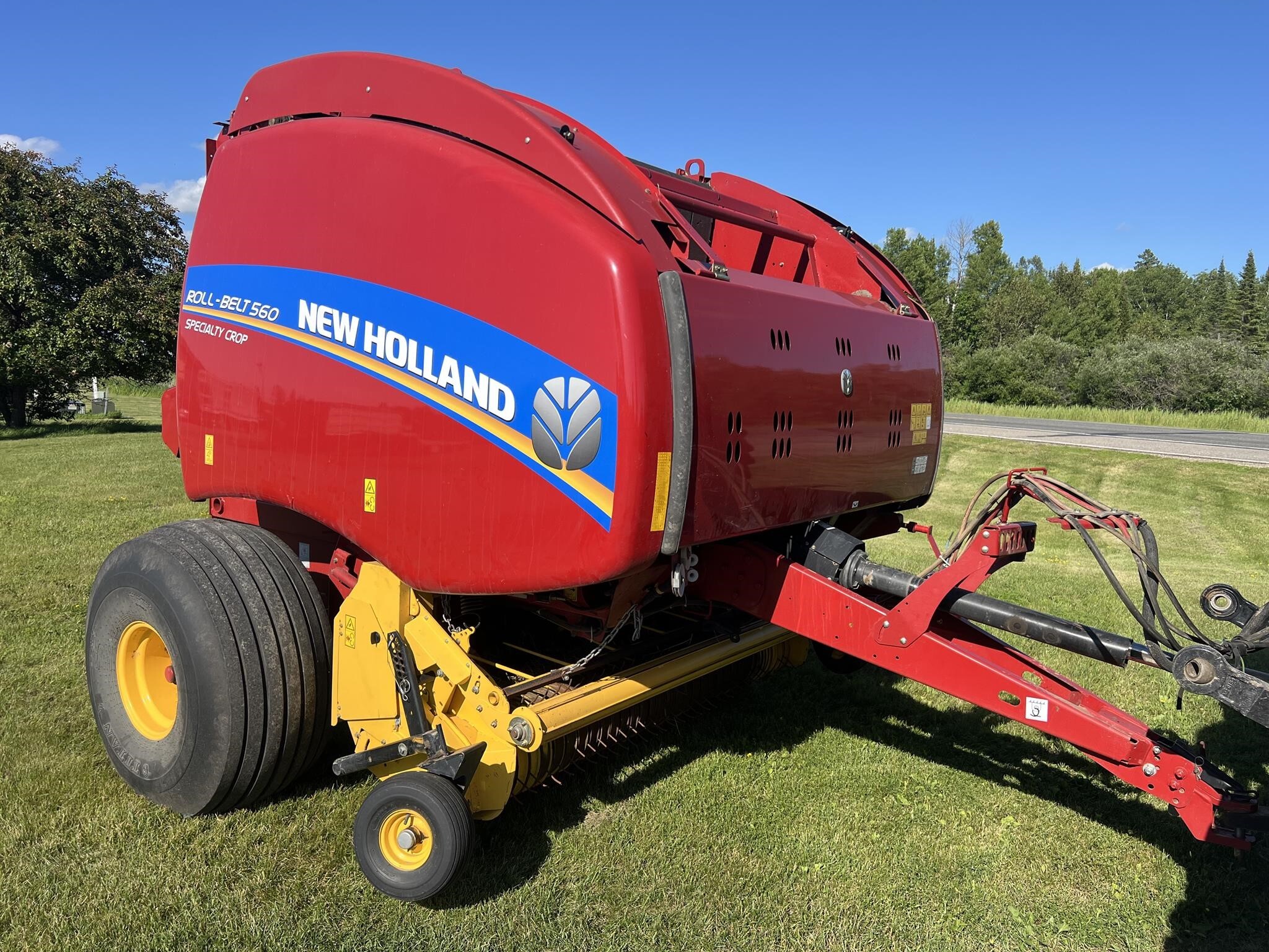 2019 New Holland Roll-Belt 560 Round Baler