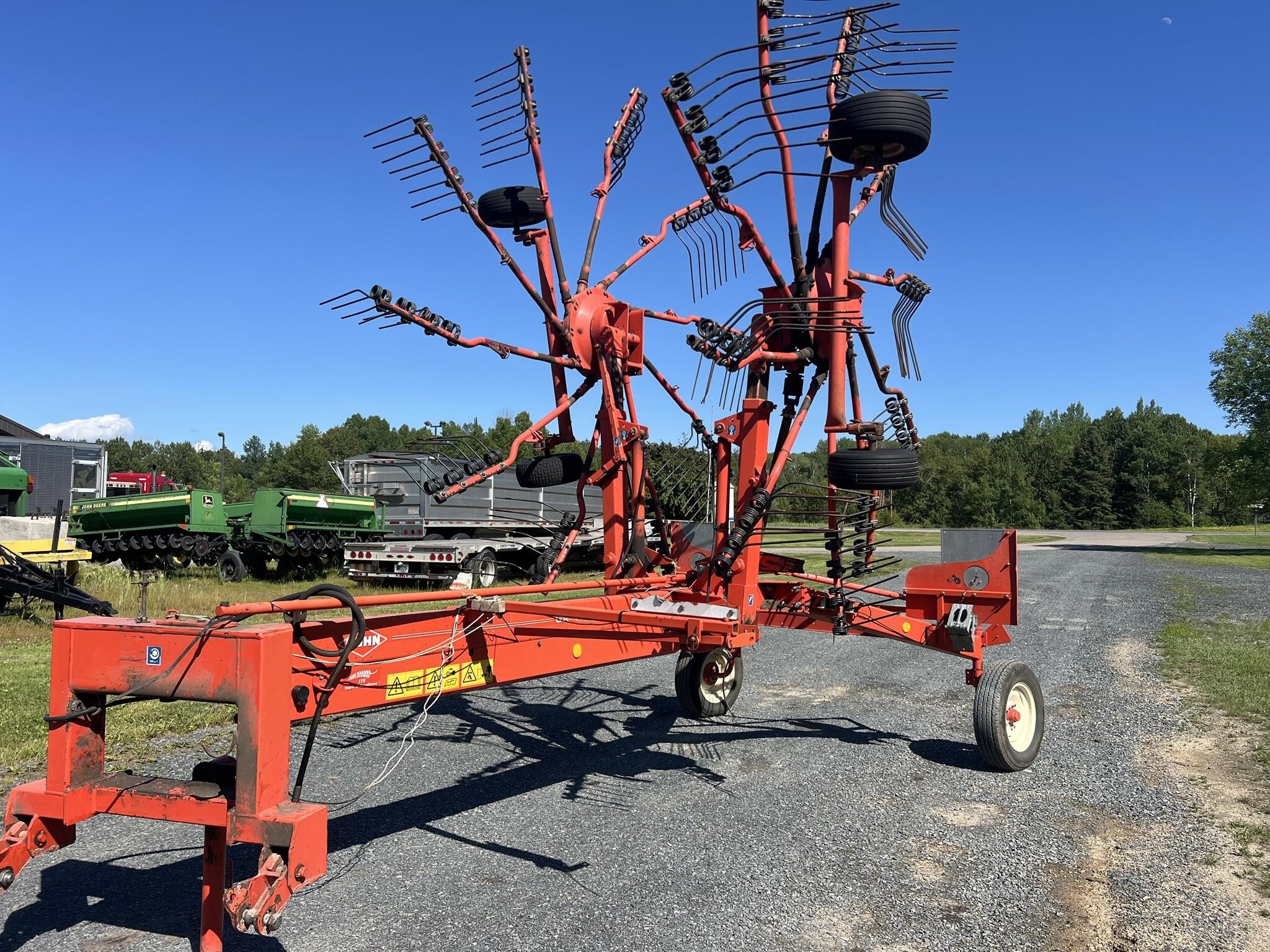 2004 Kuhn GA7301 Rake