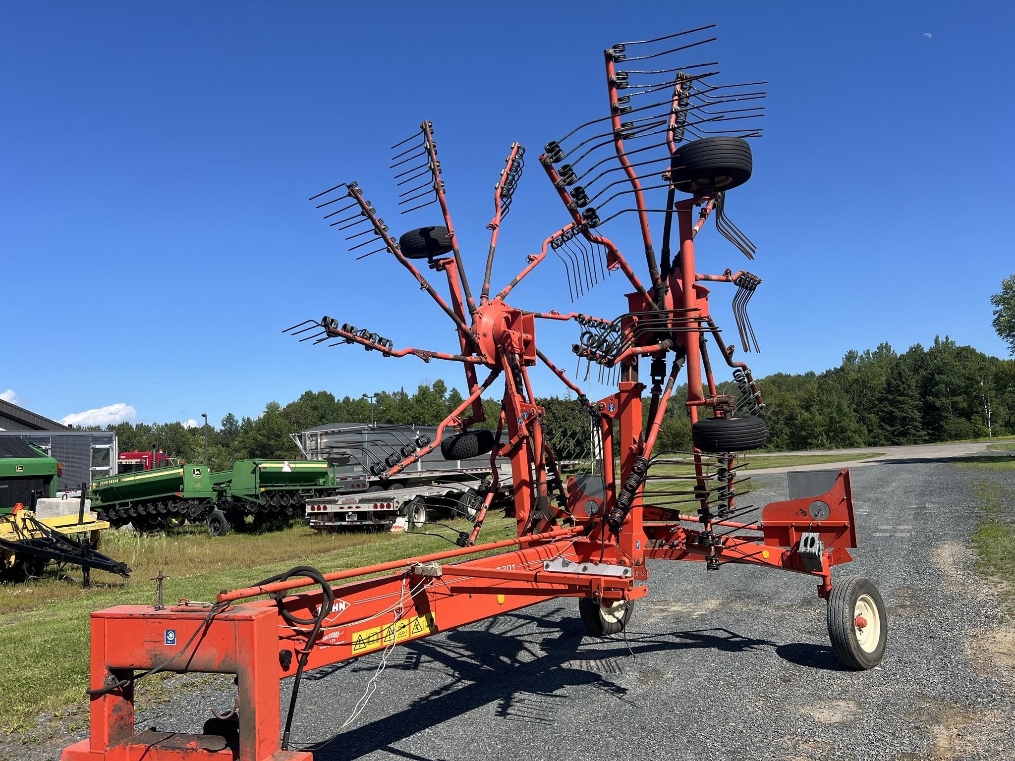 2004 Kuhn GA7301 Rake