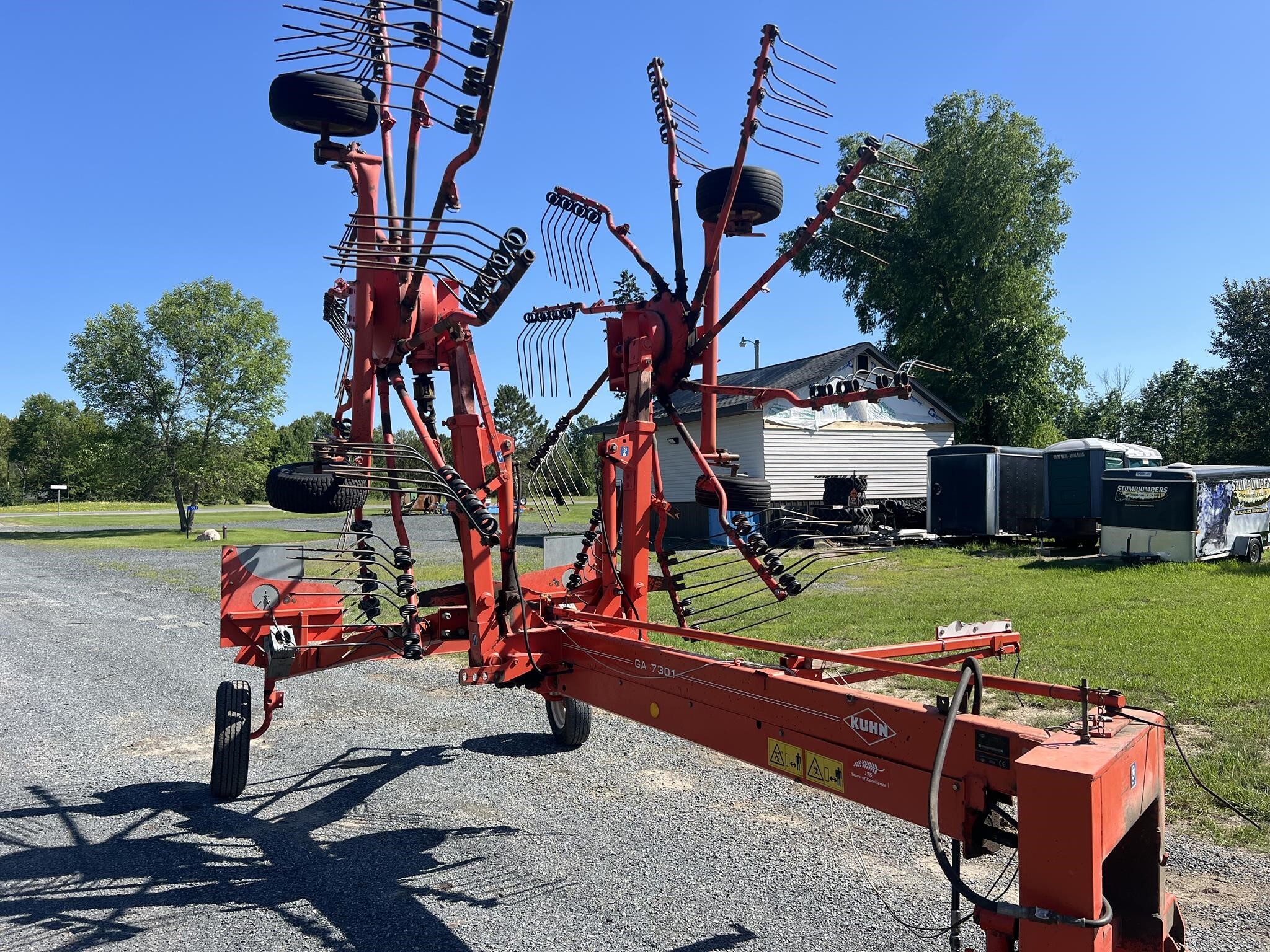 2004 Kuhn GA7301 Rake