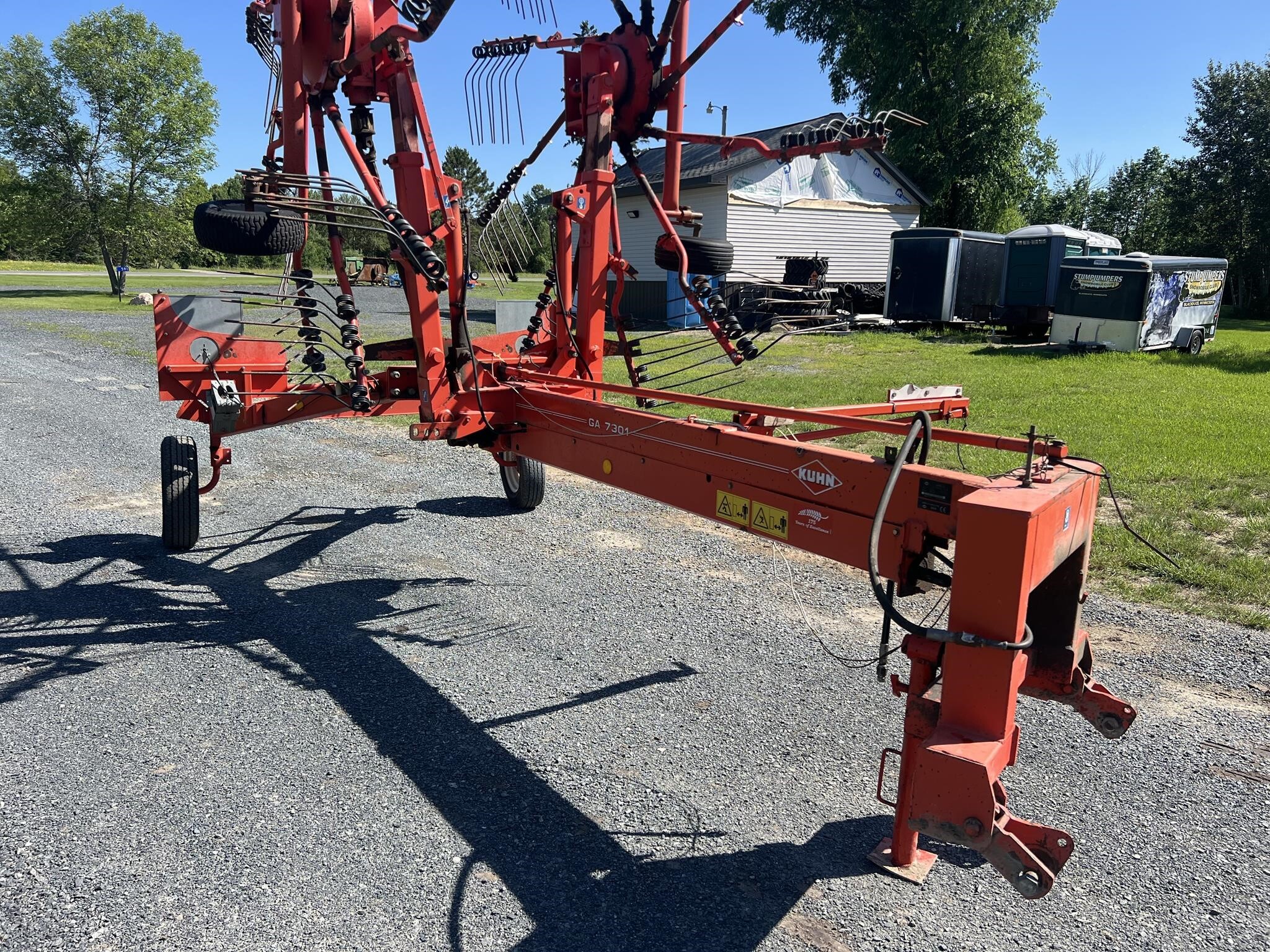 2004 Kuhn GA7301 Rake