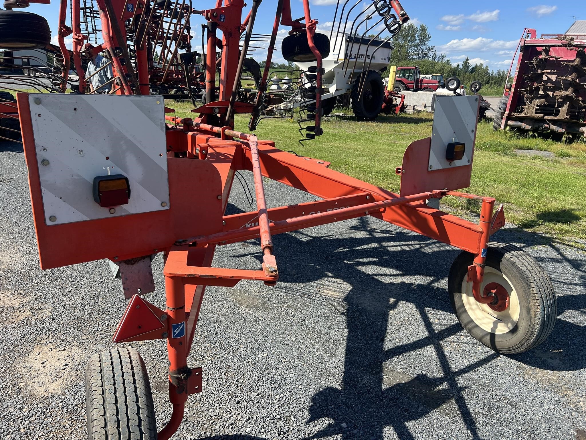 2004 Kuhn GA7301 Rake