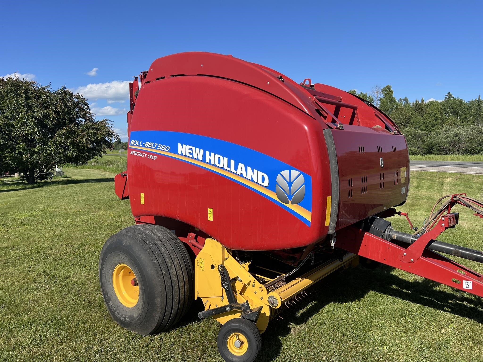 2019 New Holland Roll-Belt 560 Round Baler