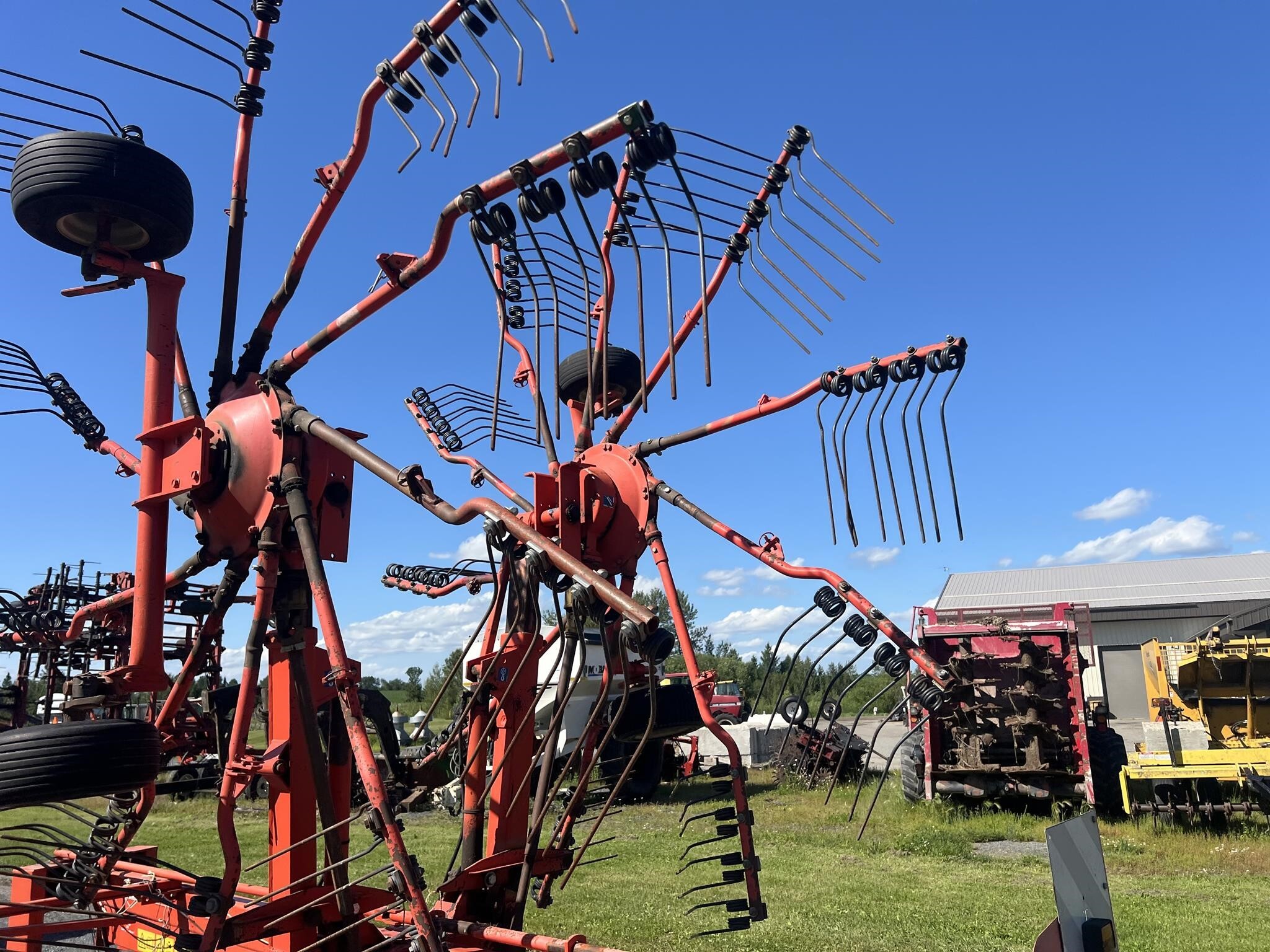 2004 Kuhn GA7301 Rake