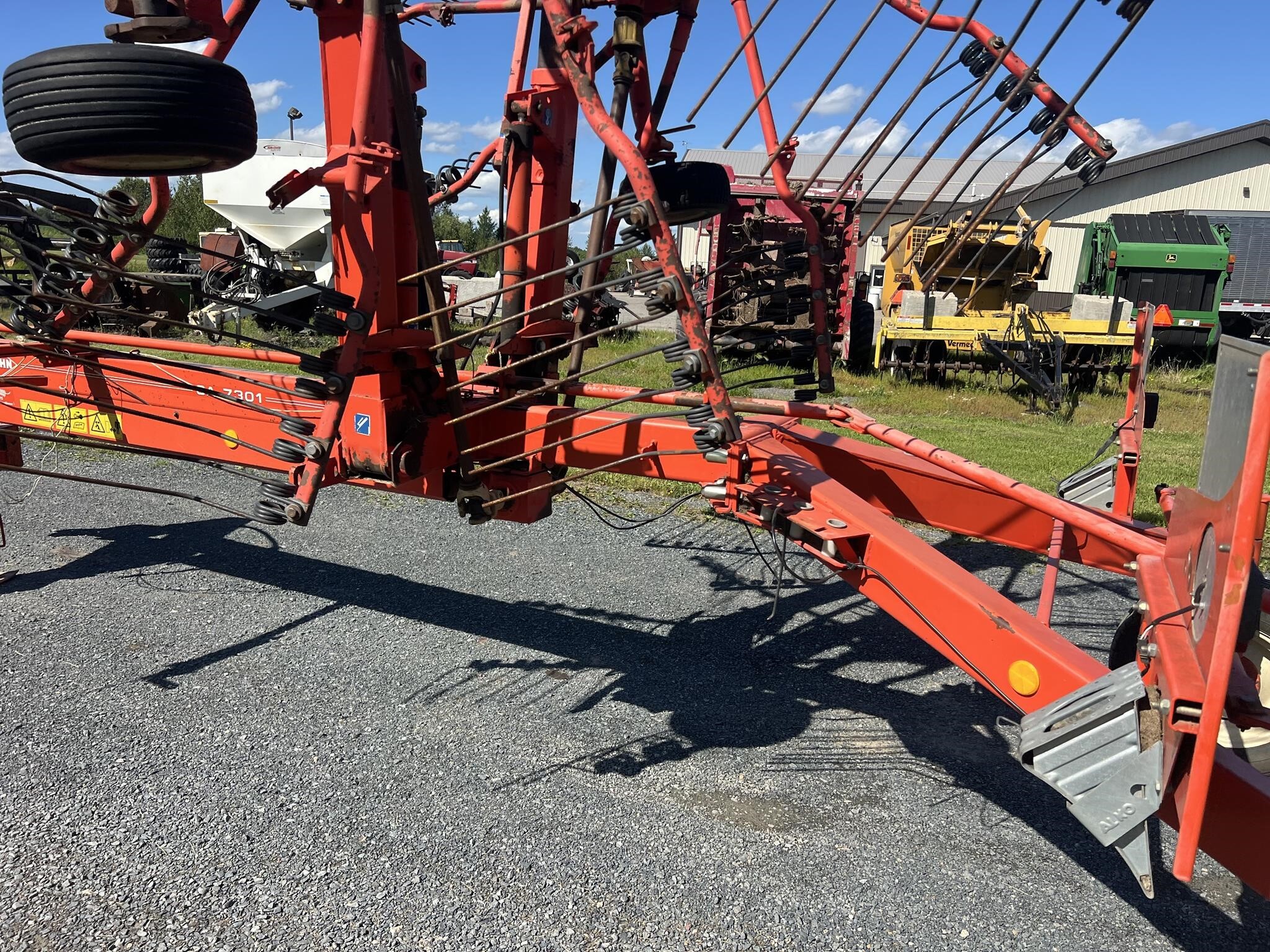 2004 Kuhn GA7301 Rake