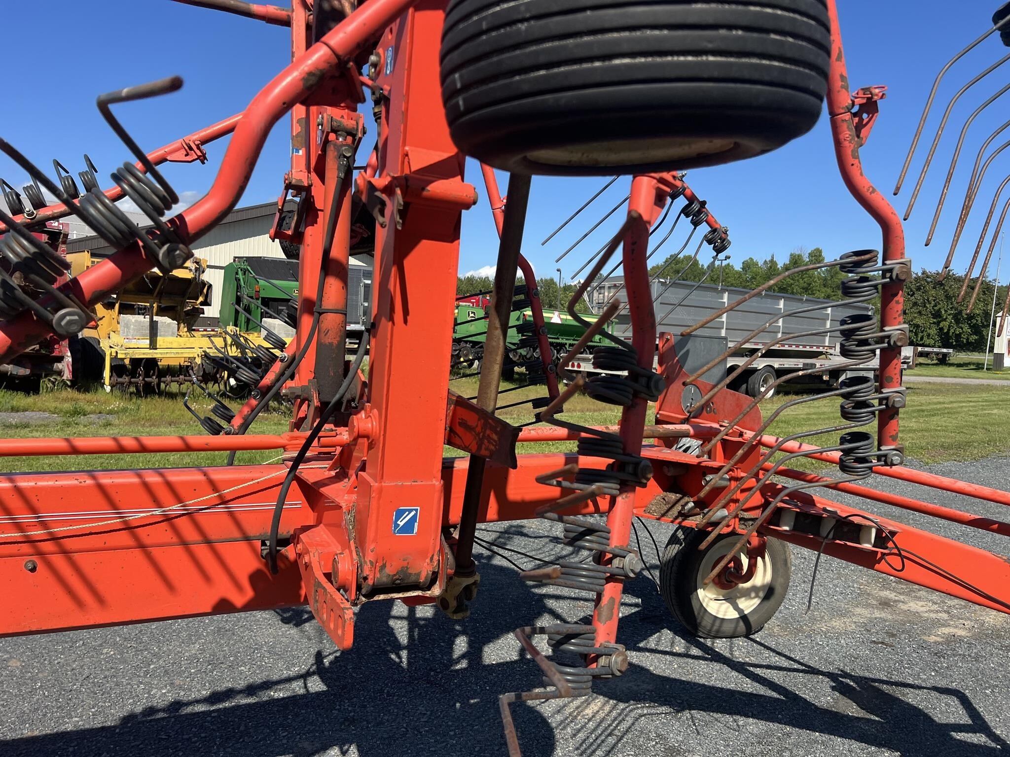 2004 Kuhn GA7301 Rake