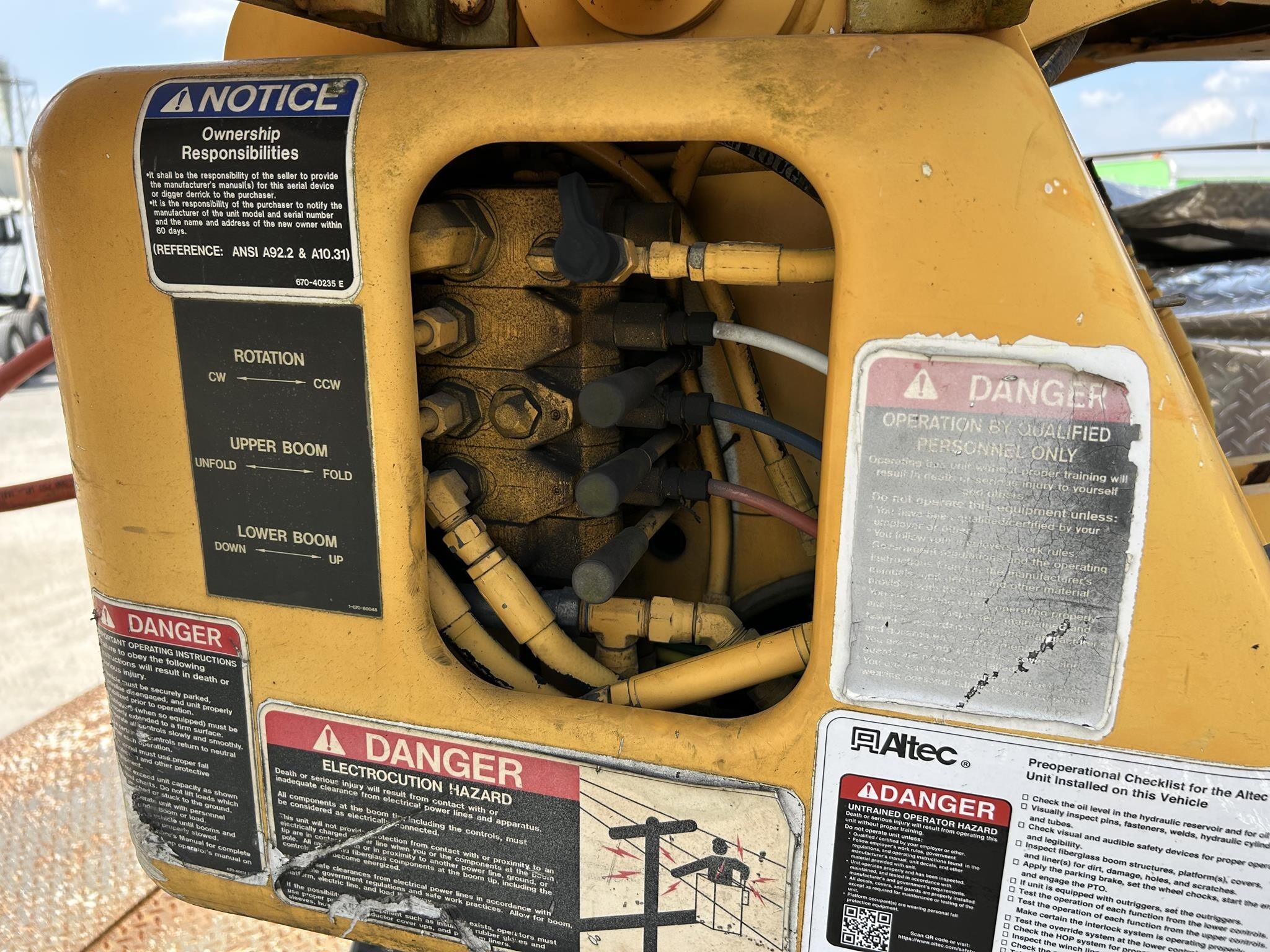 2008 Altec AA755L Crane