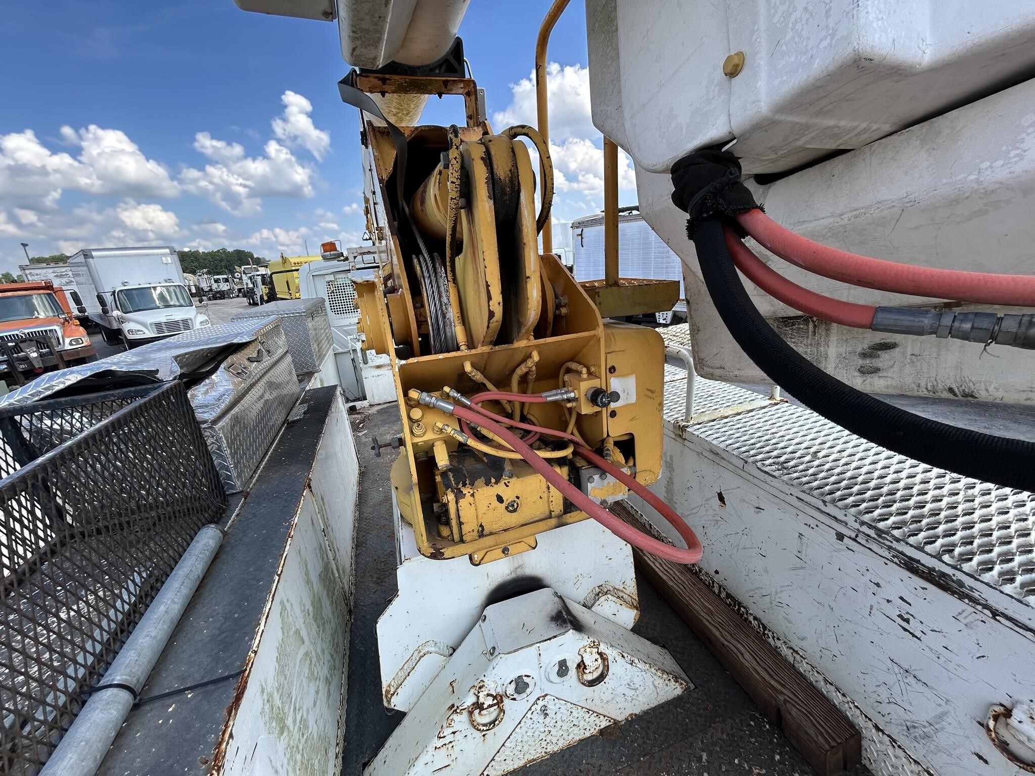 2008 Altec AA755L Crane