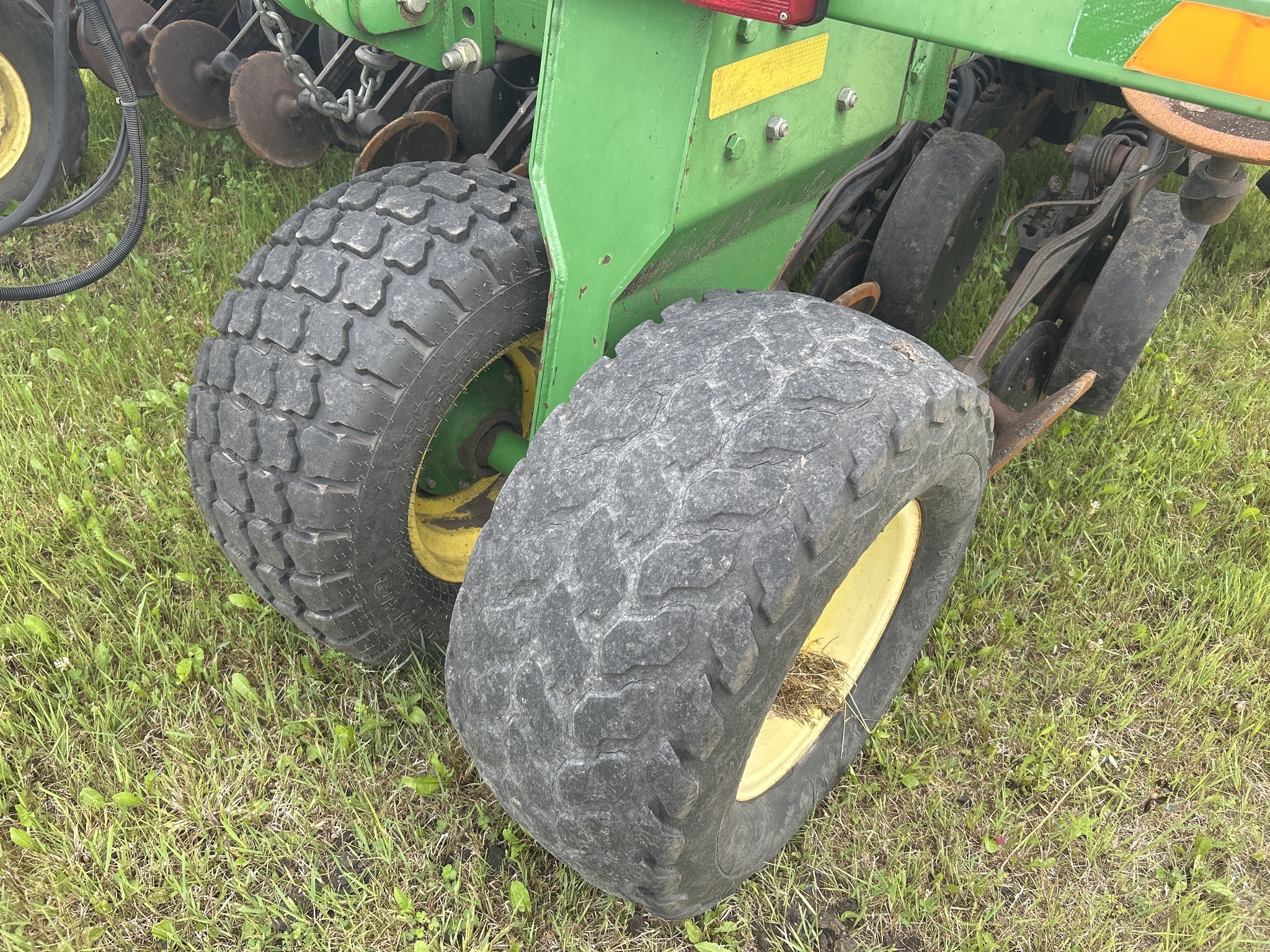 2001 John Deere 1860 Air Seeder