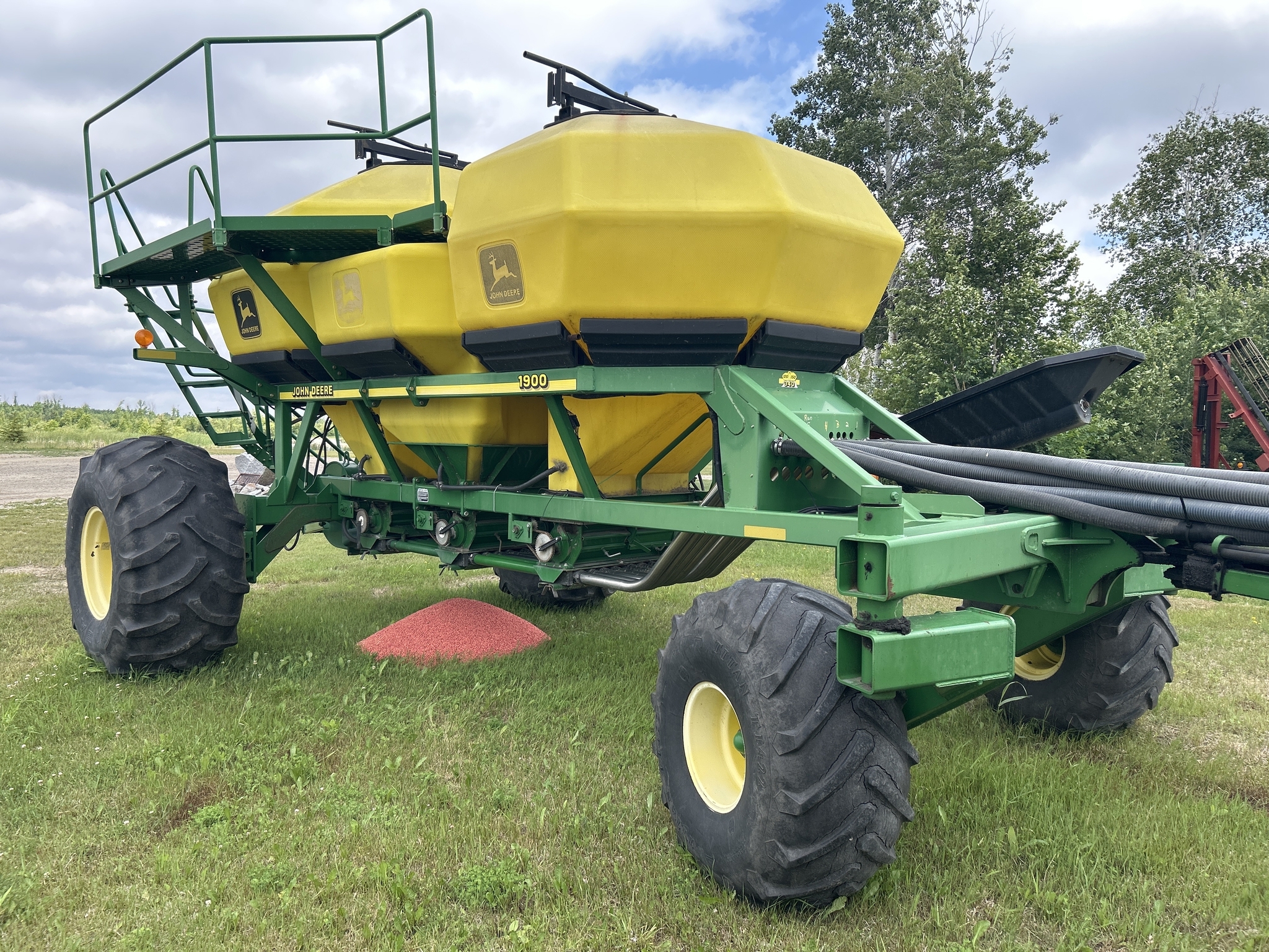 2001 John Deere 1860 Air Seeder
