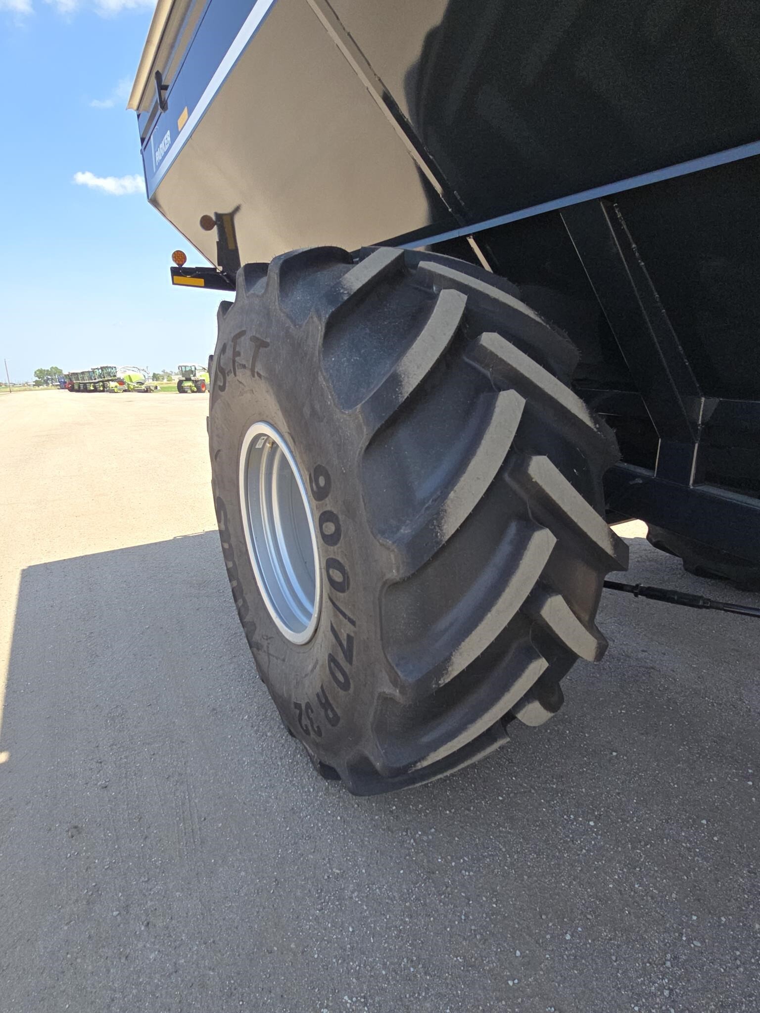 2025 Parker 1150 Grain Cart