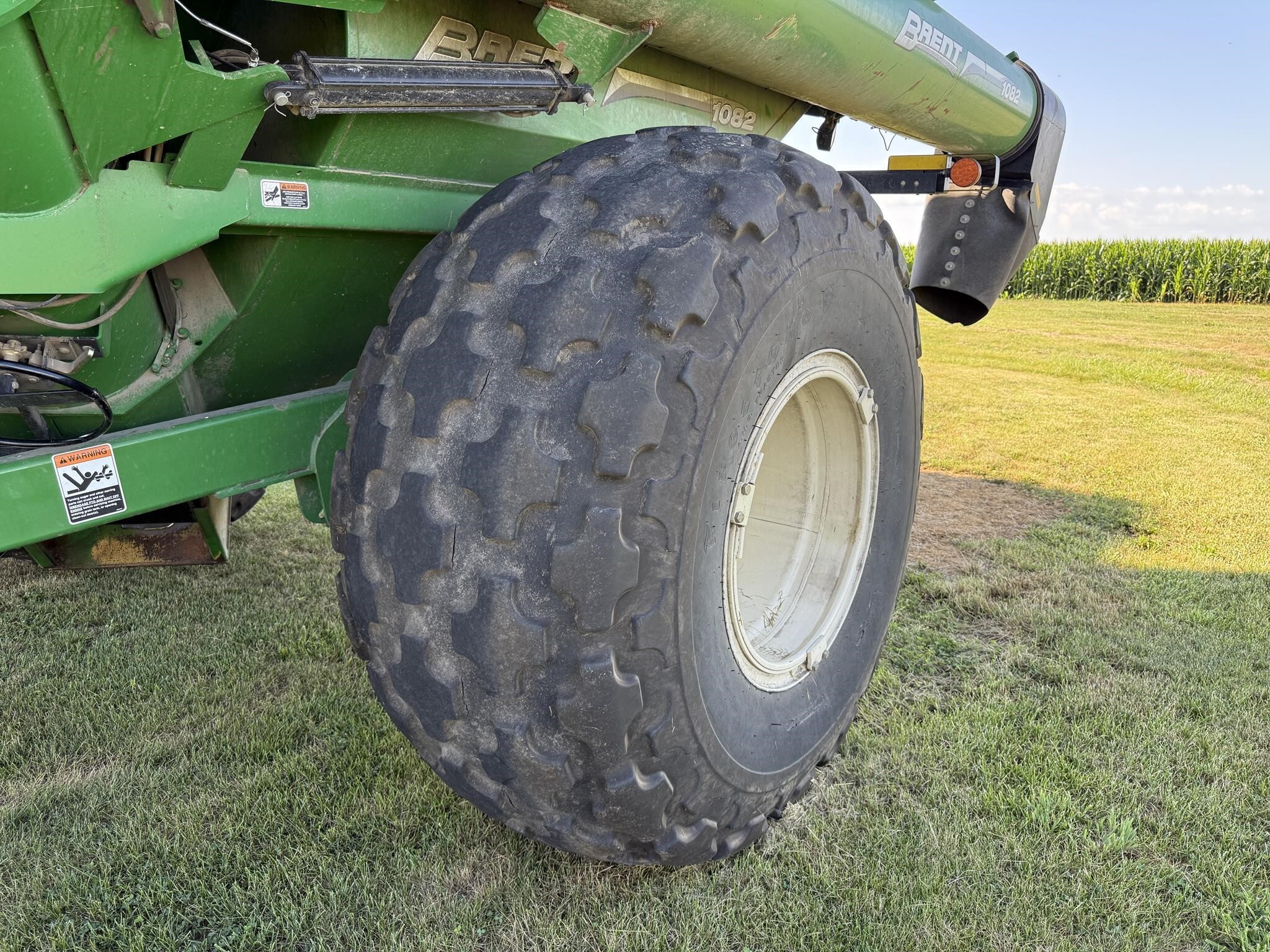 2016 Brent 1082 Grain Cart