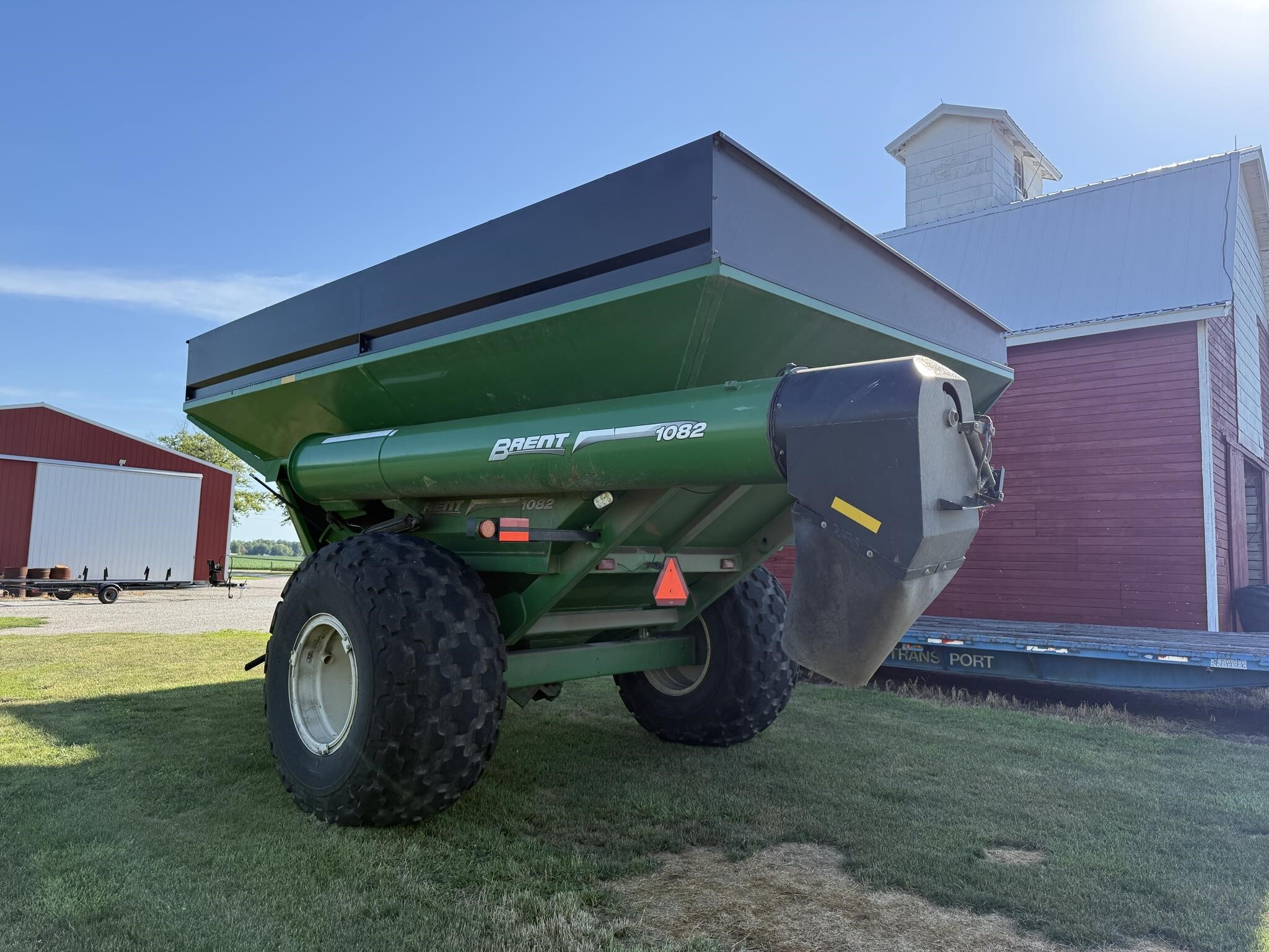 2016 Brent 1082 Grain Cart