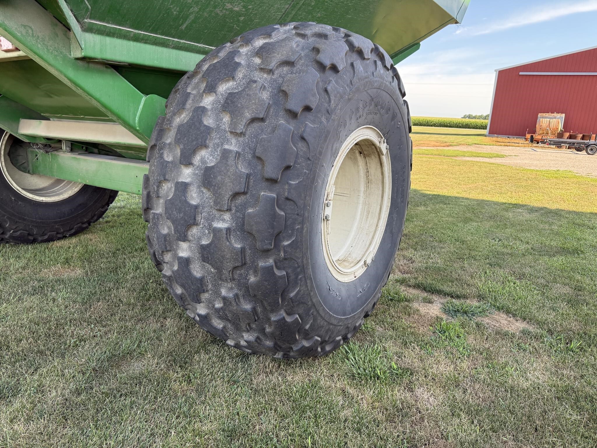 2016 Brent 1082 Grain Cart