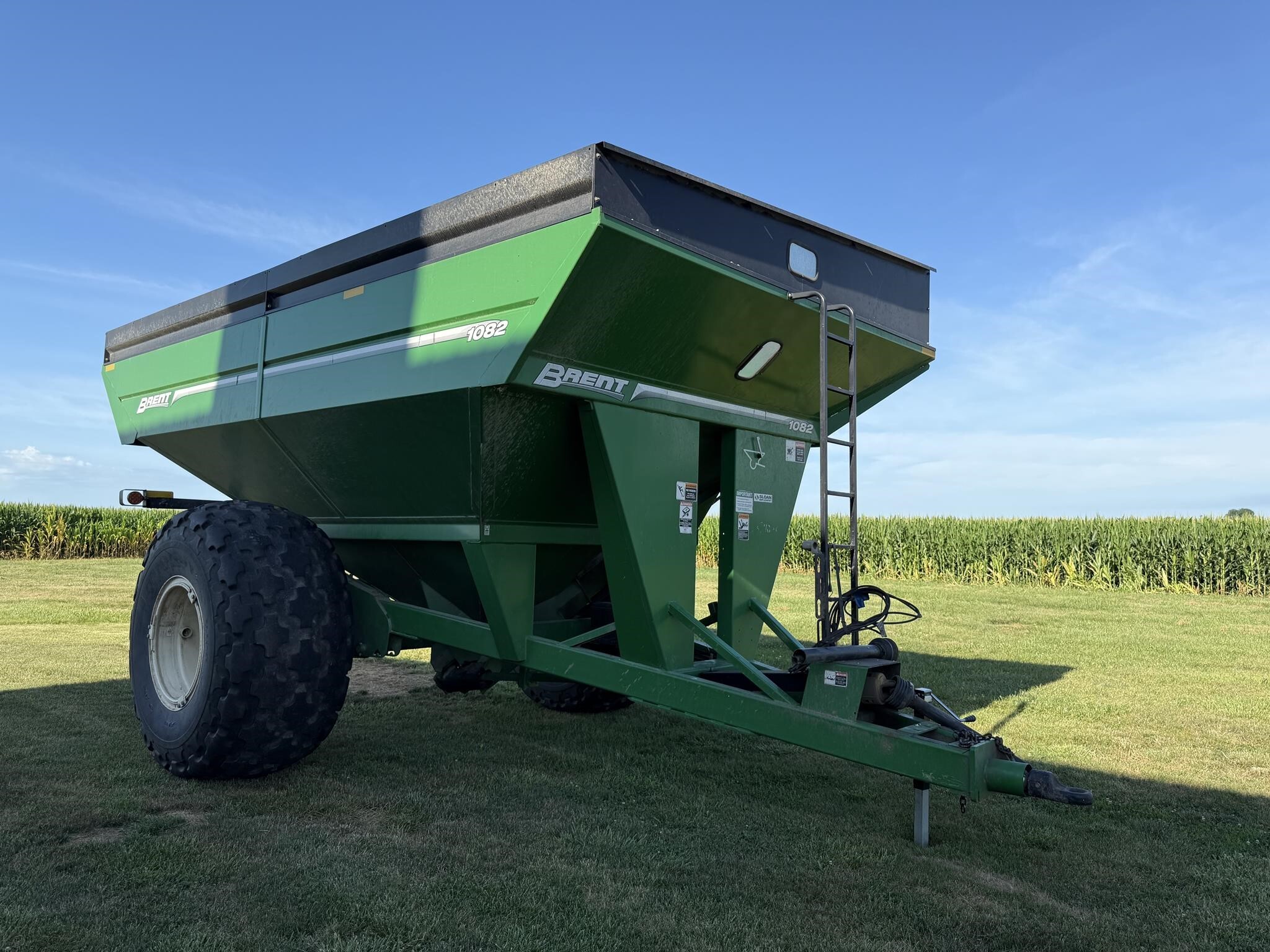 2016 Brent 1082 Grain Cart
