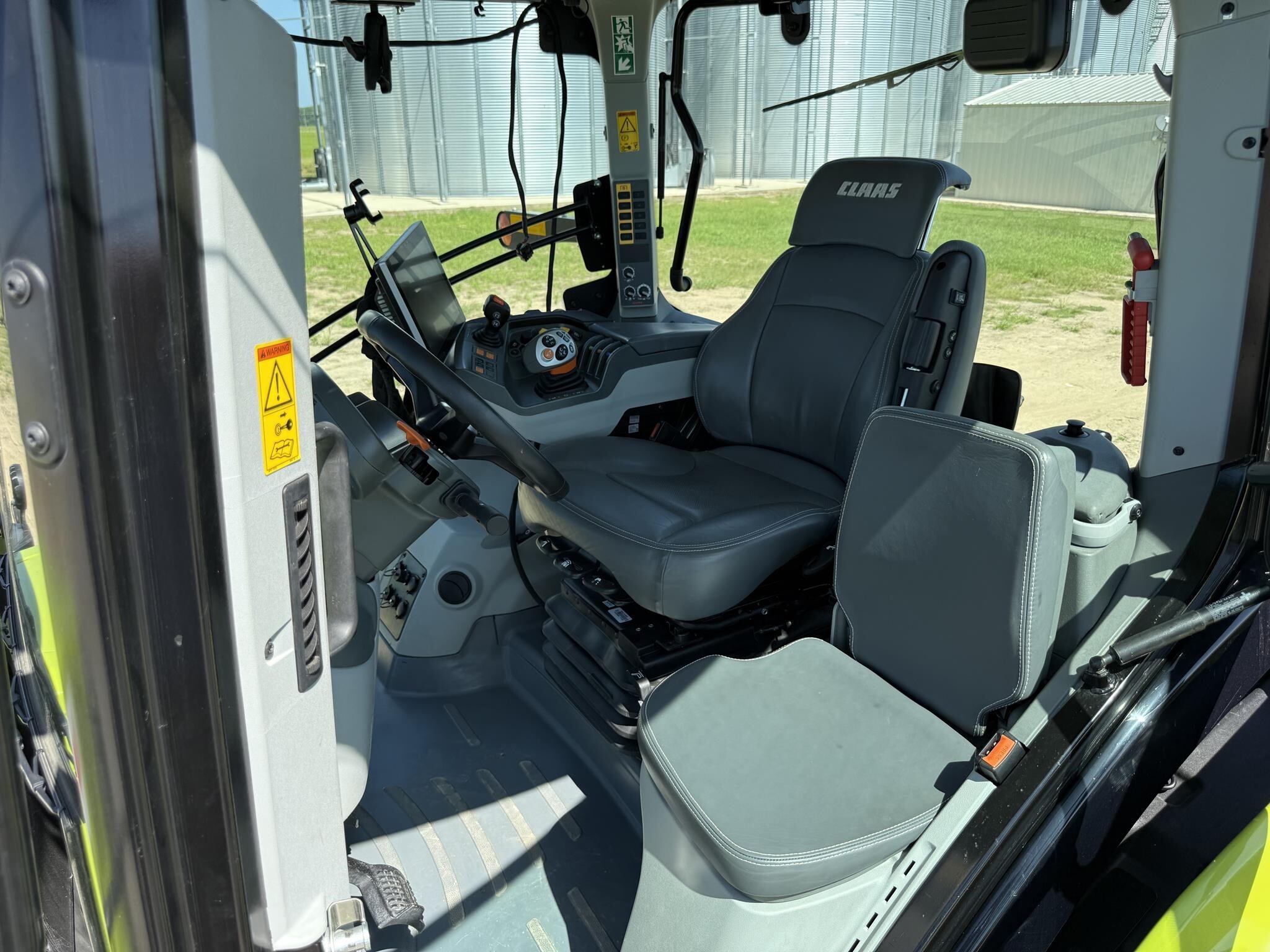 2024 Claas AXION 930TT Tractor