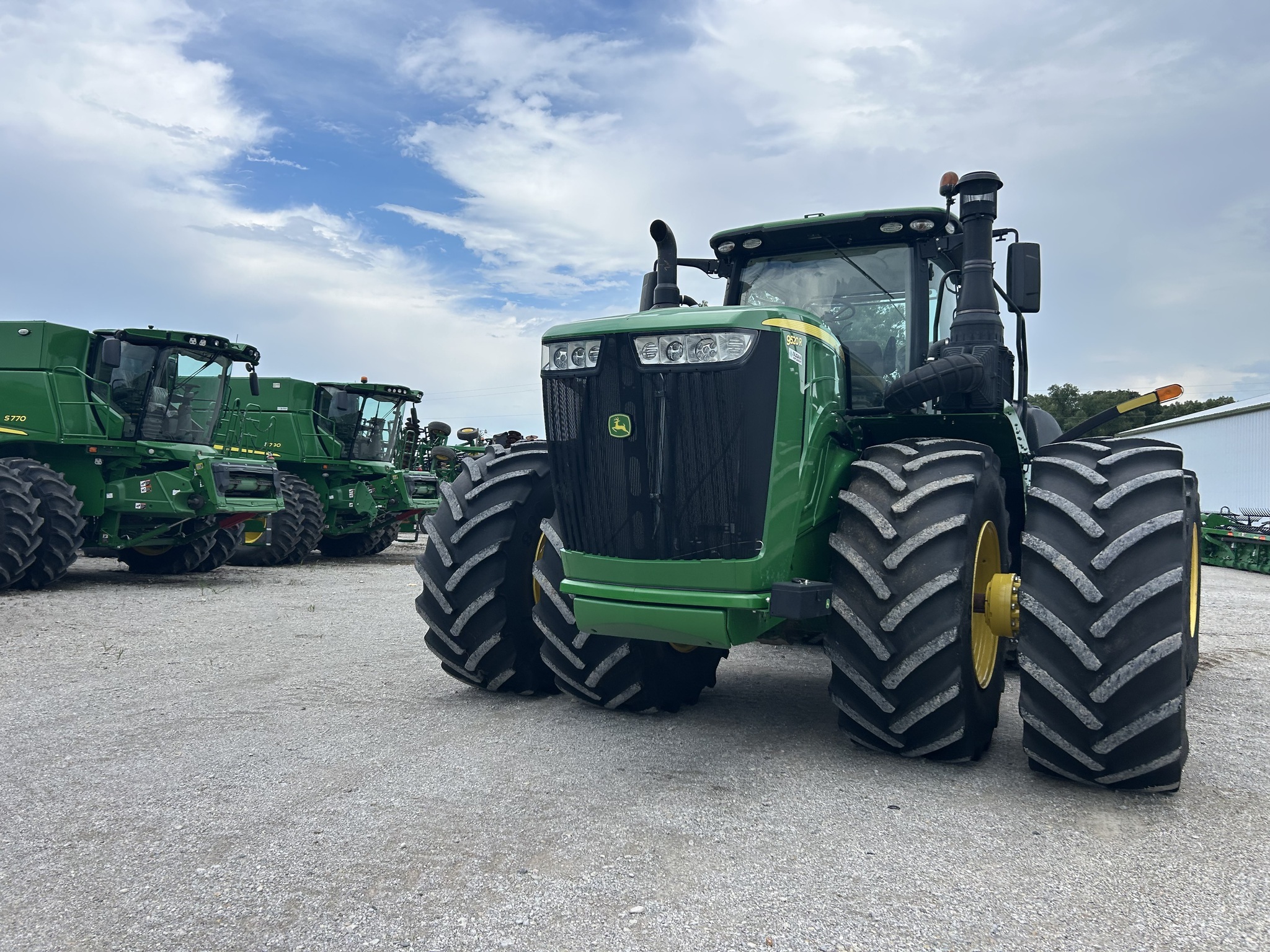 2020 John Deere 9520R Tractor