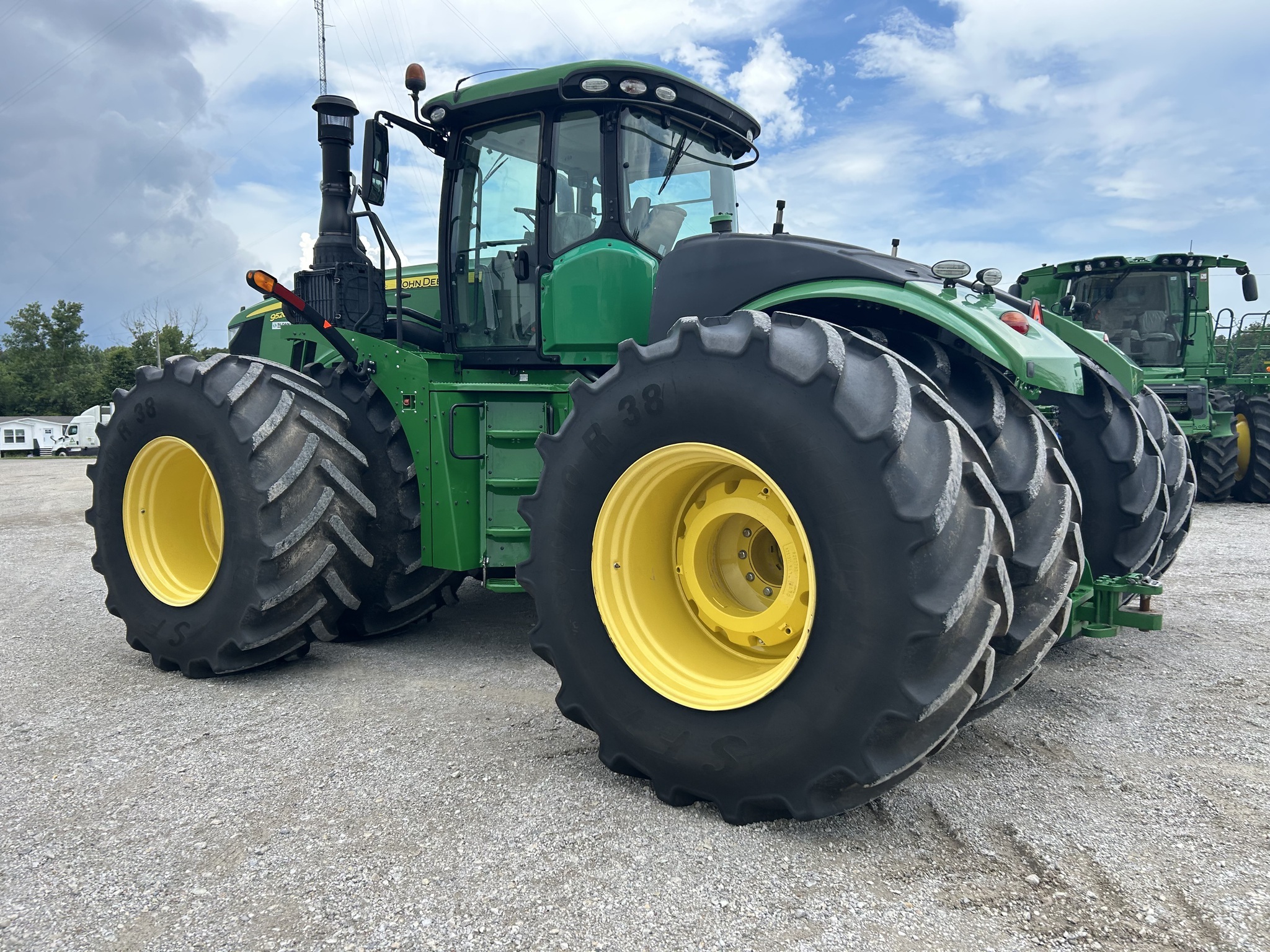 2020 John Deere 9520R Tractor