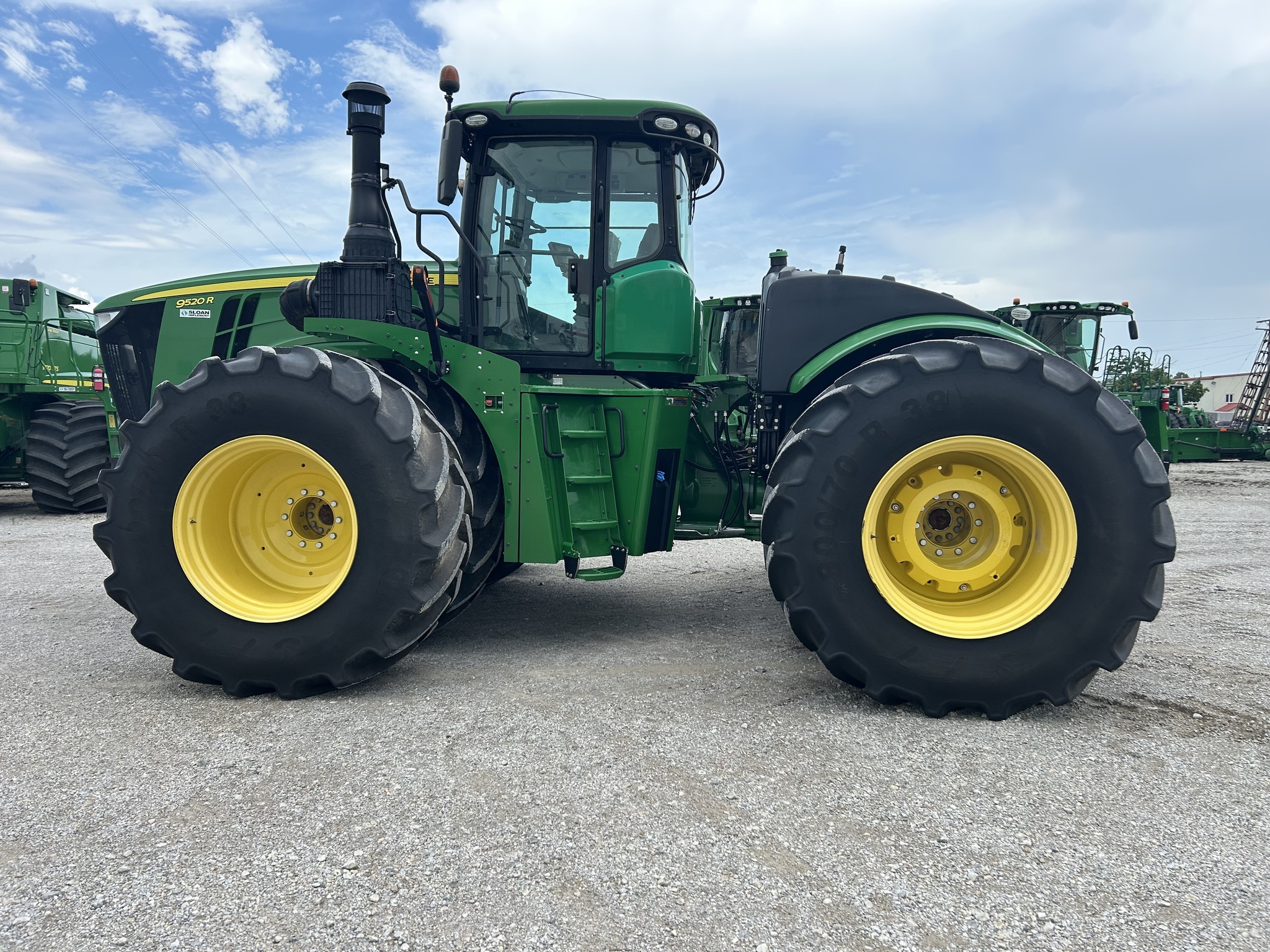 2020 John Deere 9520R Tractor