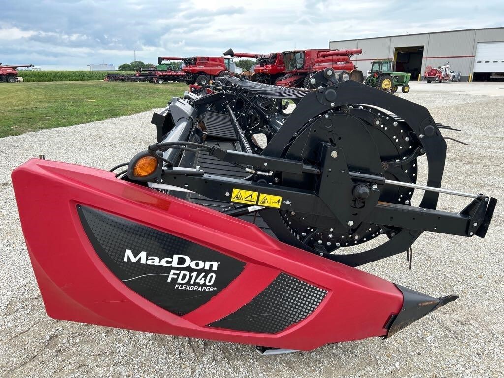 2018 MacDon FD140 Platform